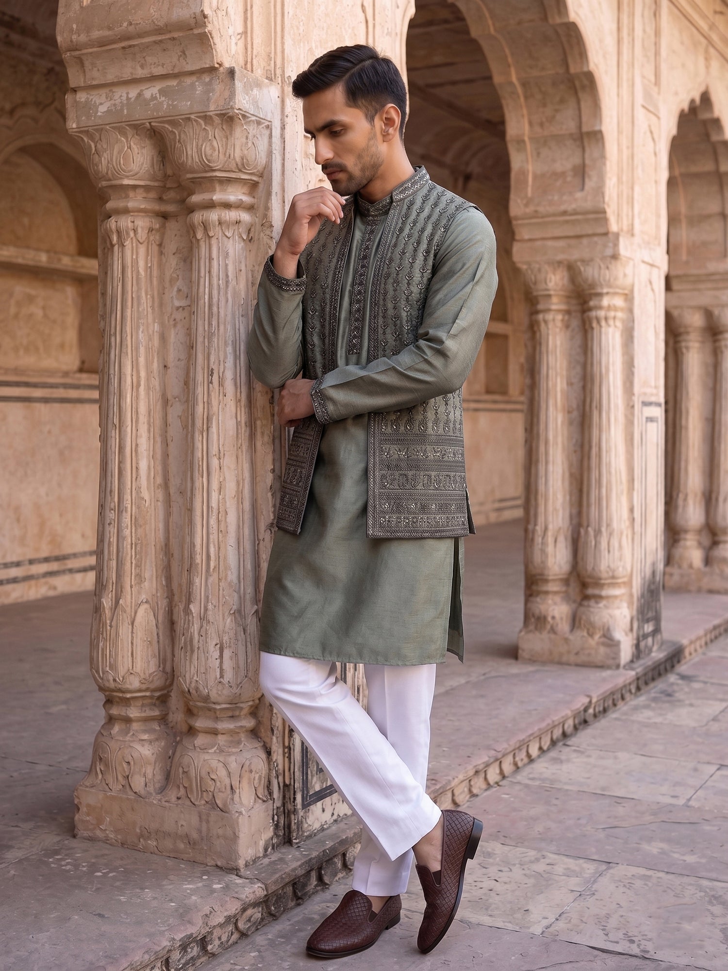 DesiQlo Men Embroidered Nehru Jacket and Kurta Pyjama S - 65KPWCS_5557