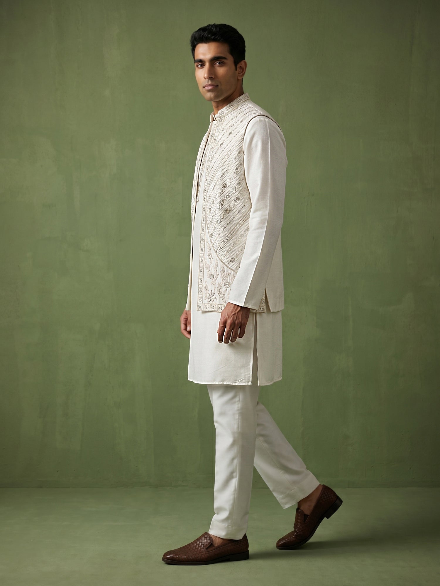 DesiQlo Men Embroidered Nehru Jacket and Kurta Pyjama S - 65KPWCS_5559