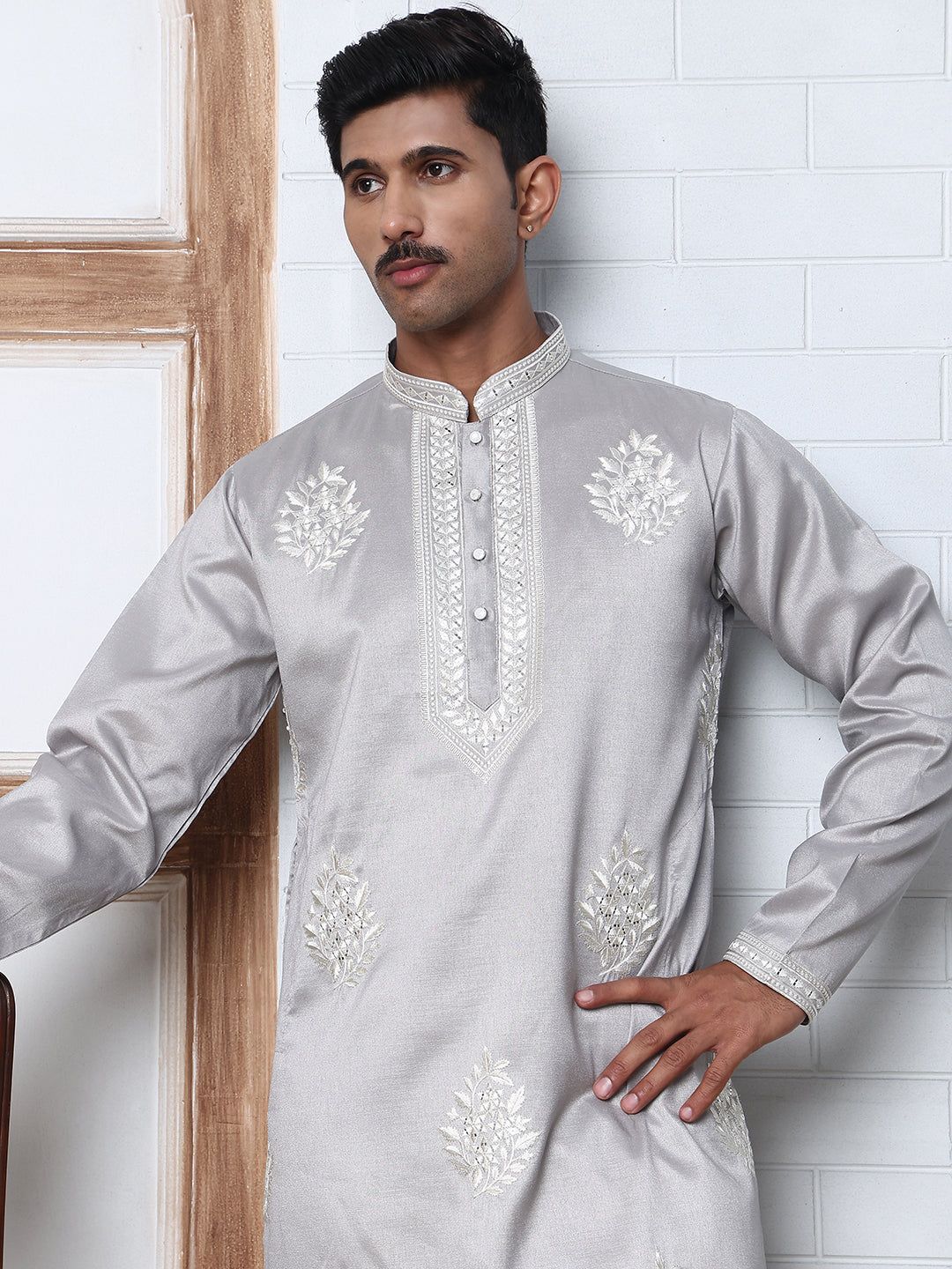 DesiQlo Men Embroidered Kurta Pyjama Set - Silver