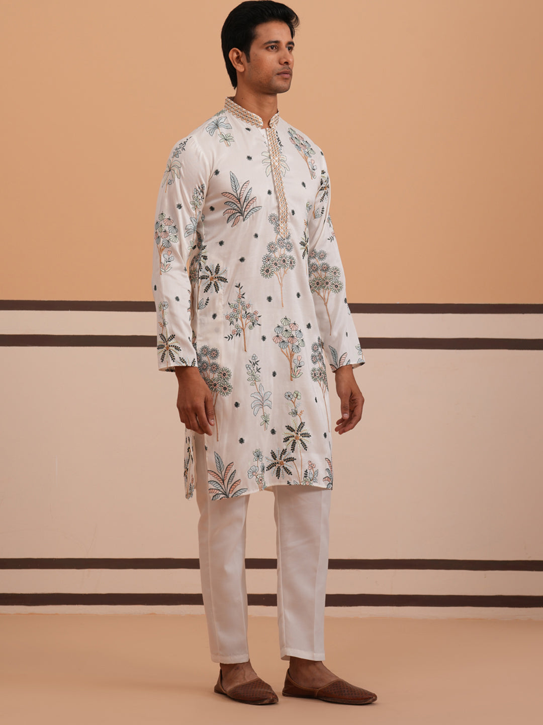 DesiQlo Men Embroidered Kurta Pyjama Set - White - 65KP_P_5344White_S