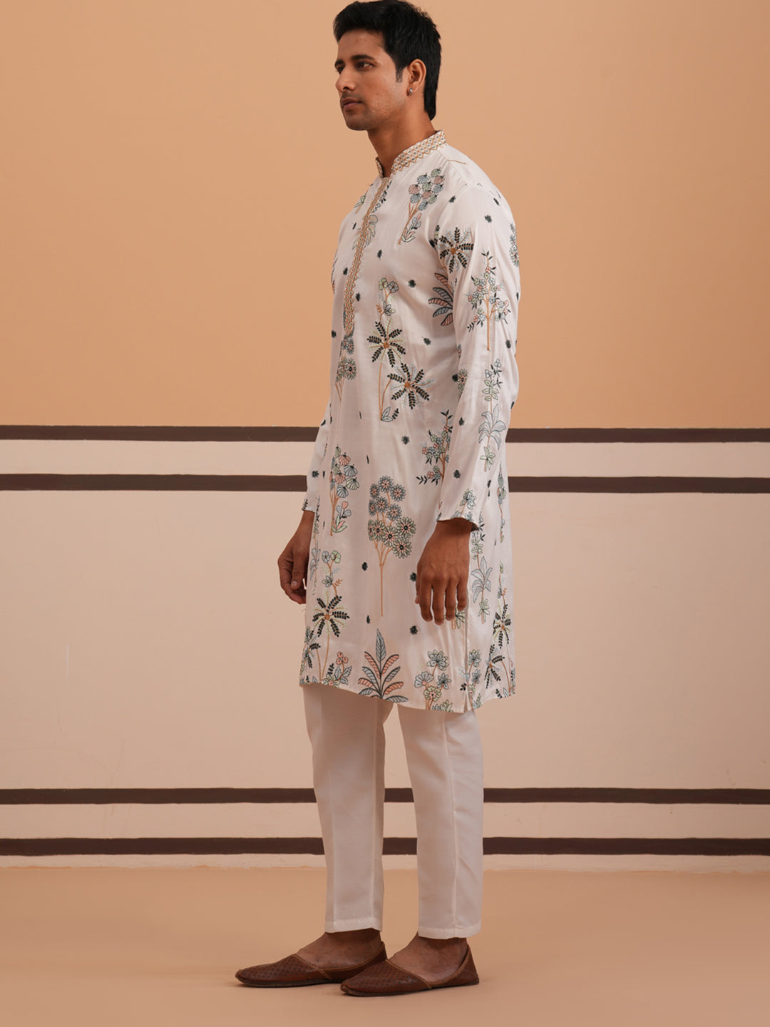 DesiQlo Men Embroidered Kurta Pyjama Set - White - 65KP_P_5344White_S