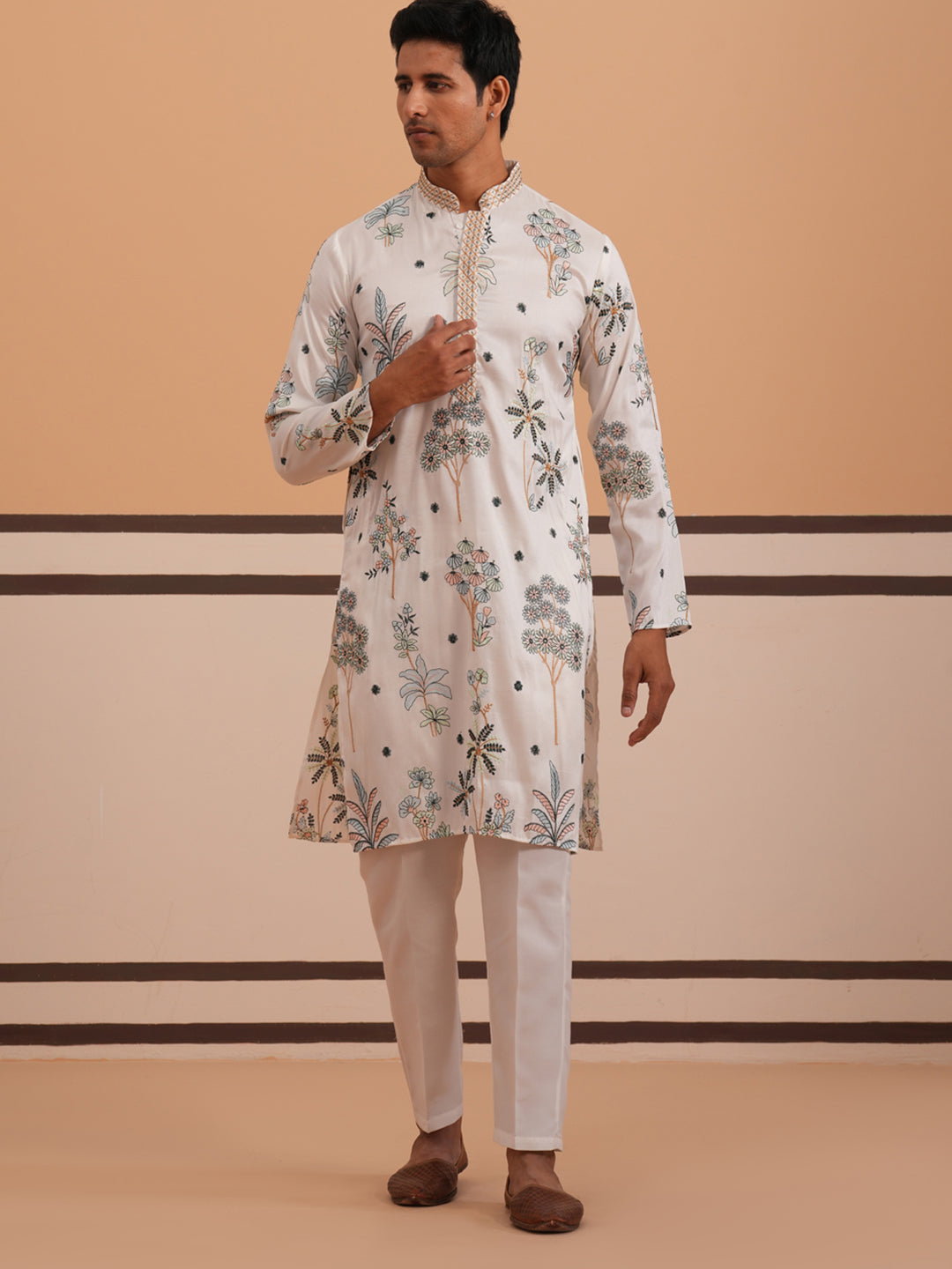 DesiQlo Men Embroidered Kurta Pyjama Set - White - 65KP_P_5344White_S