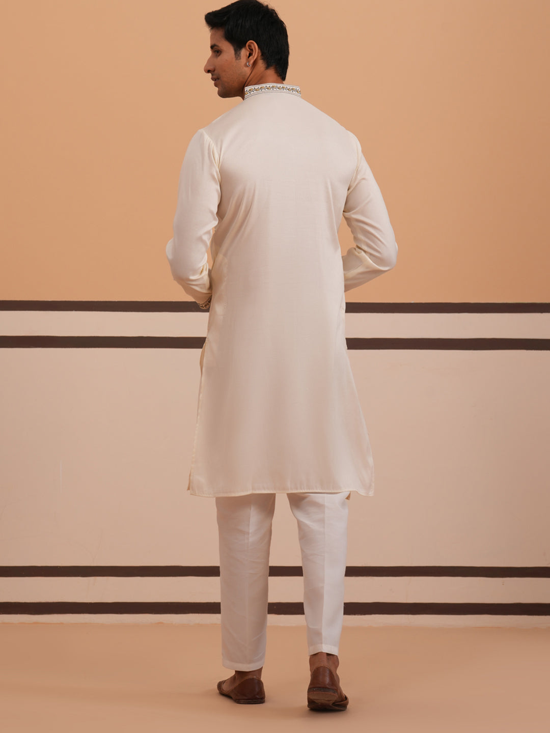DesiQlo Men Embroidered Kurta Pyjama Set - White - 65KP_P_5361White_S