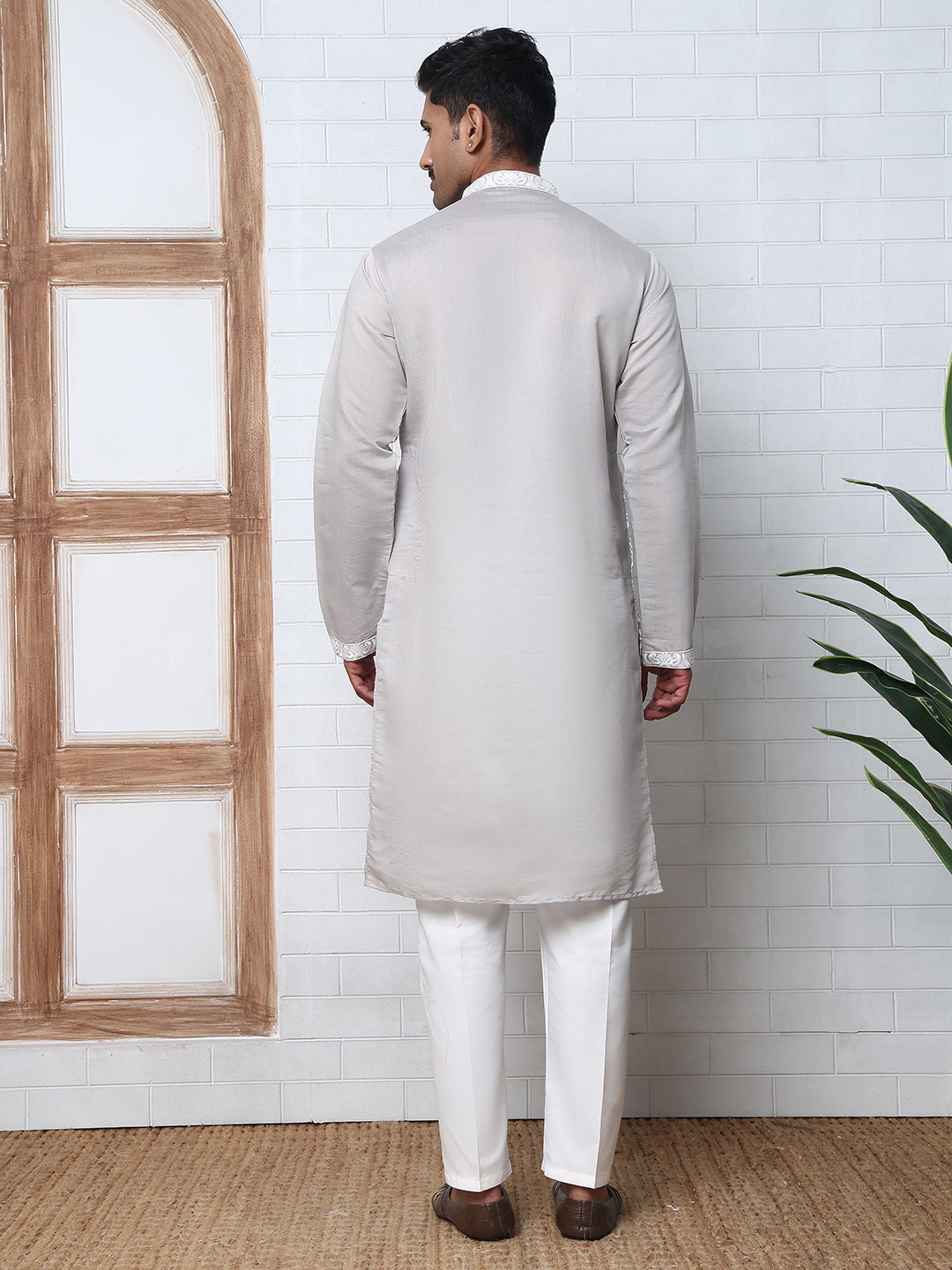 DesiQlo Men Embroidered Kurta Pyjama Set - Grey - 65KP_P_5362Grey_S