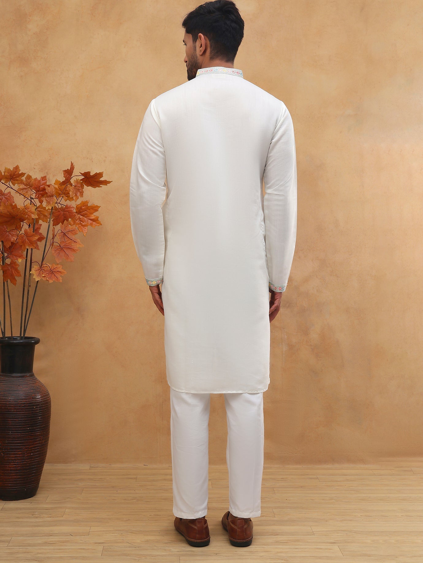 DesiQlo Men Floral Kurta Pyjama Set - White