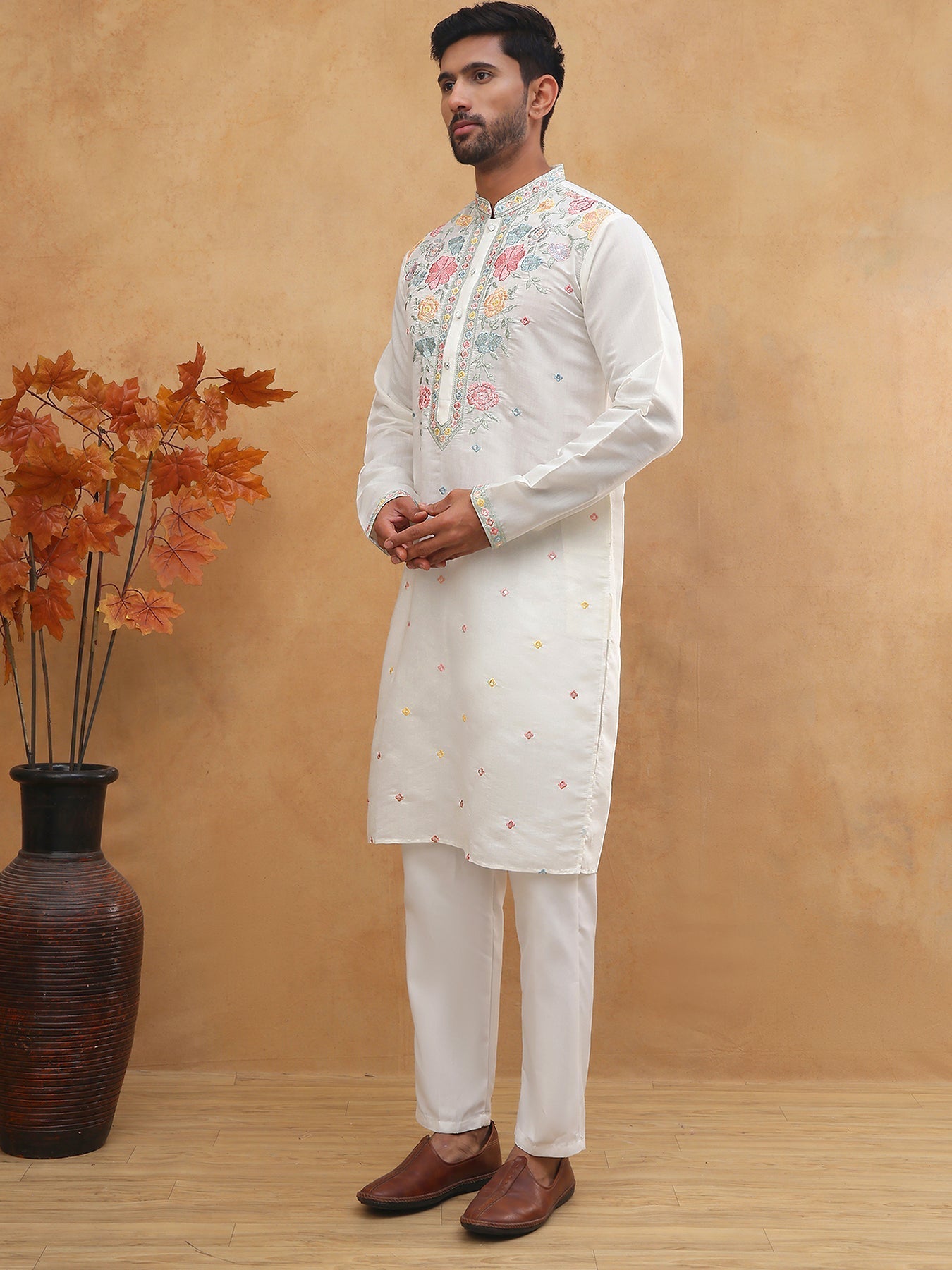 DesiQlo Men Floral Kurta Pyjama Set - White