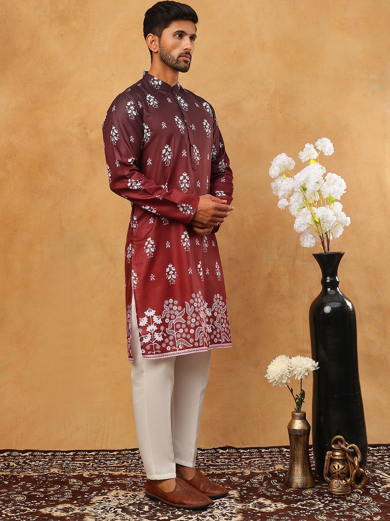 DesiQlo Men Floral Kurta Pyjama Set - Maroon