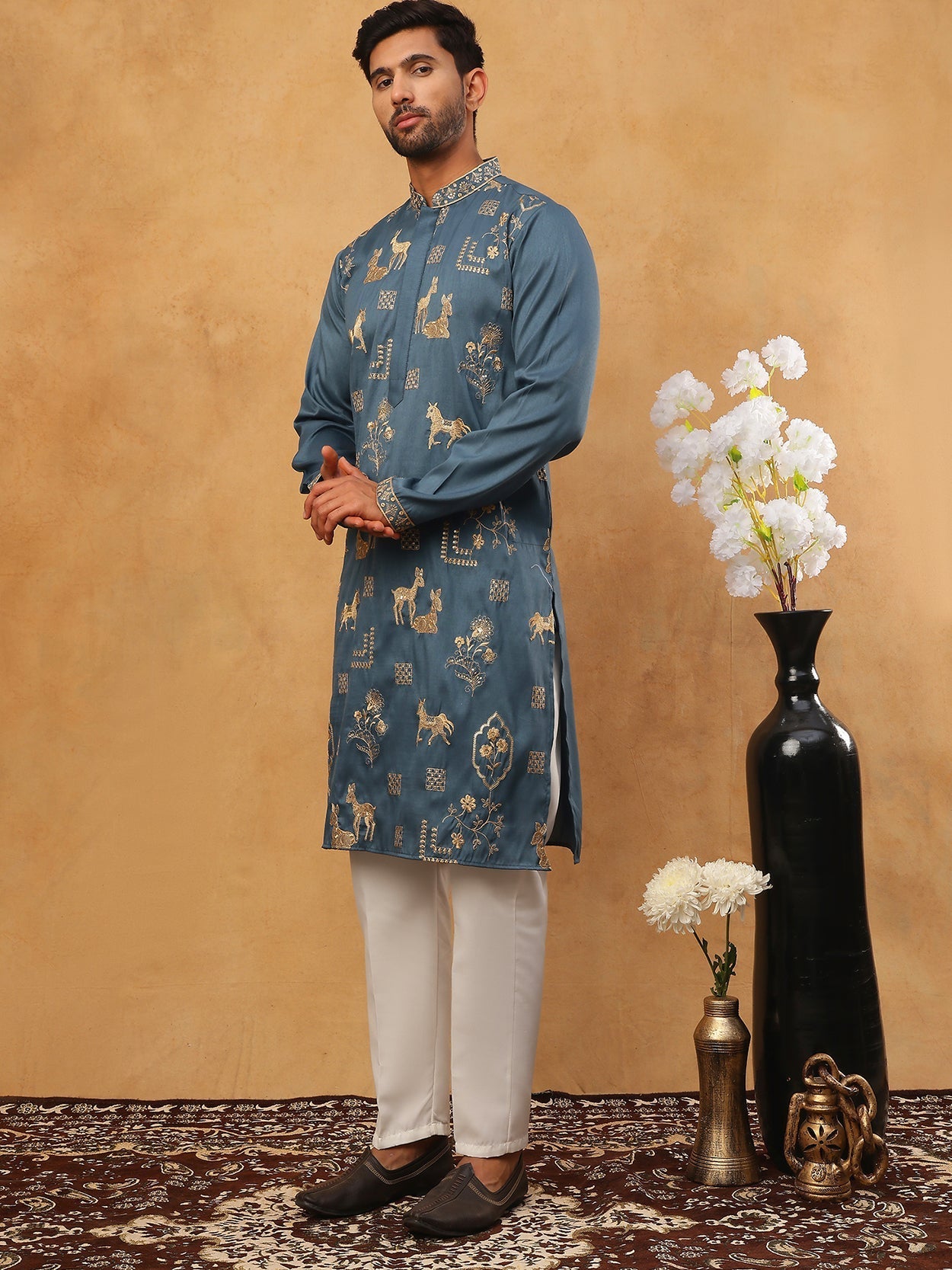 DesiQlo Men Animal Kurta Pyjama Set - Green