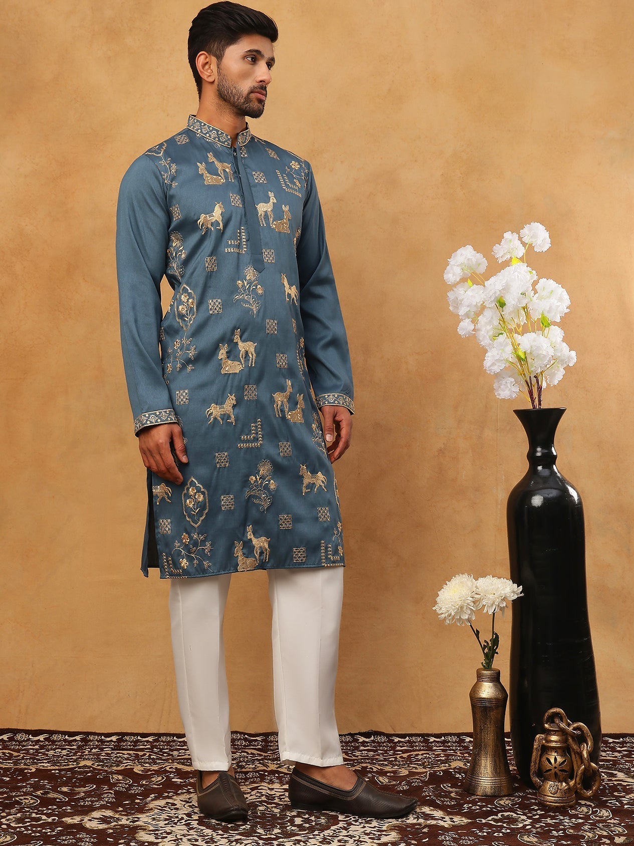 DesiQlo Men Animal Kurta Pyjama Set - Green