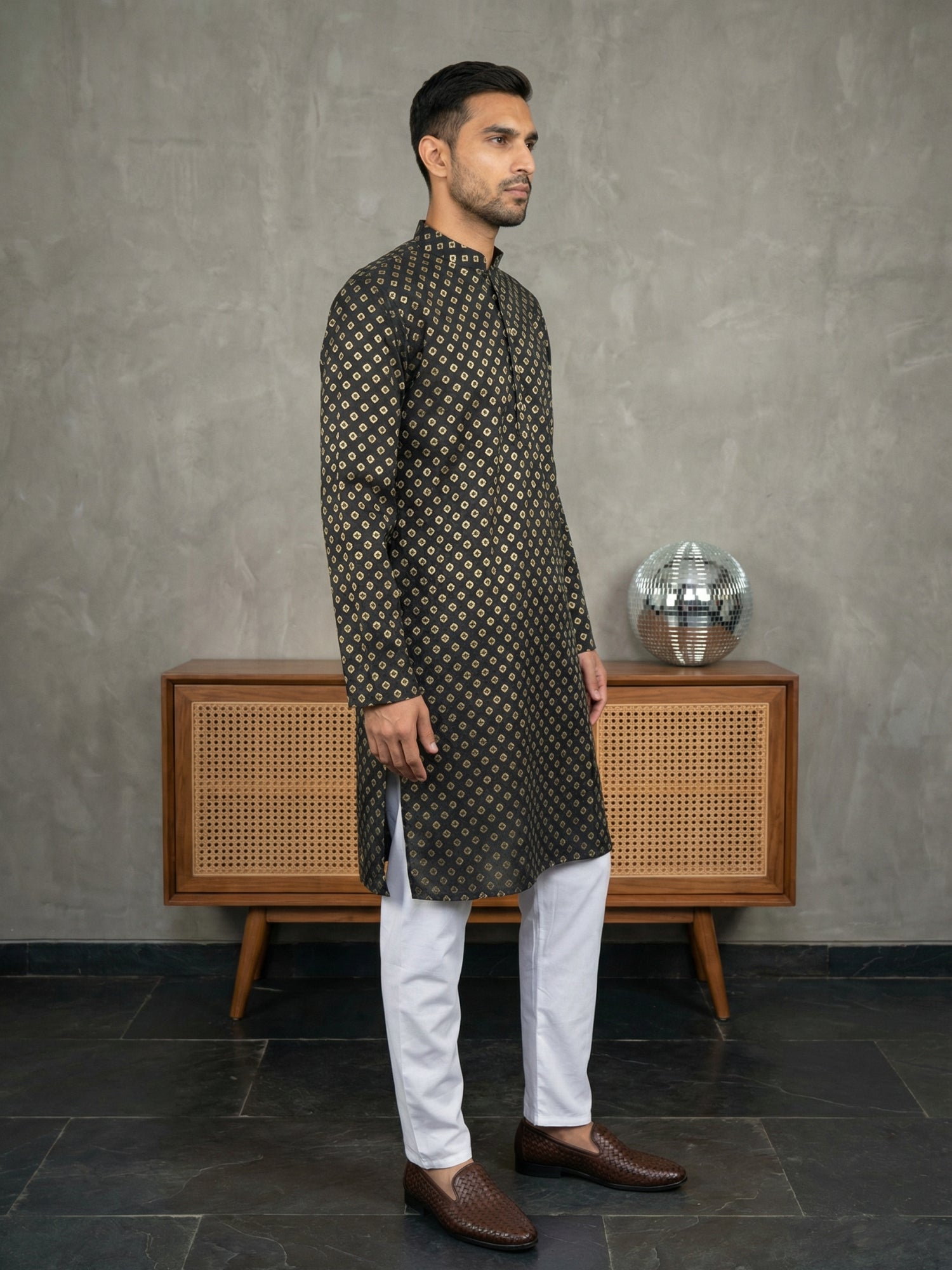 DesiQlo Men Printed Kurta Pyjama Set - Black - 65KP_P_5421Black_S