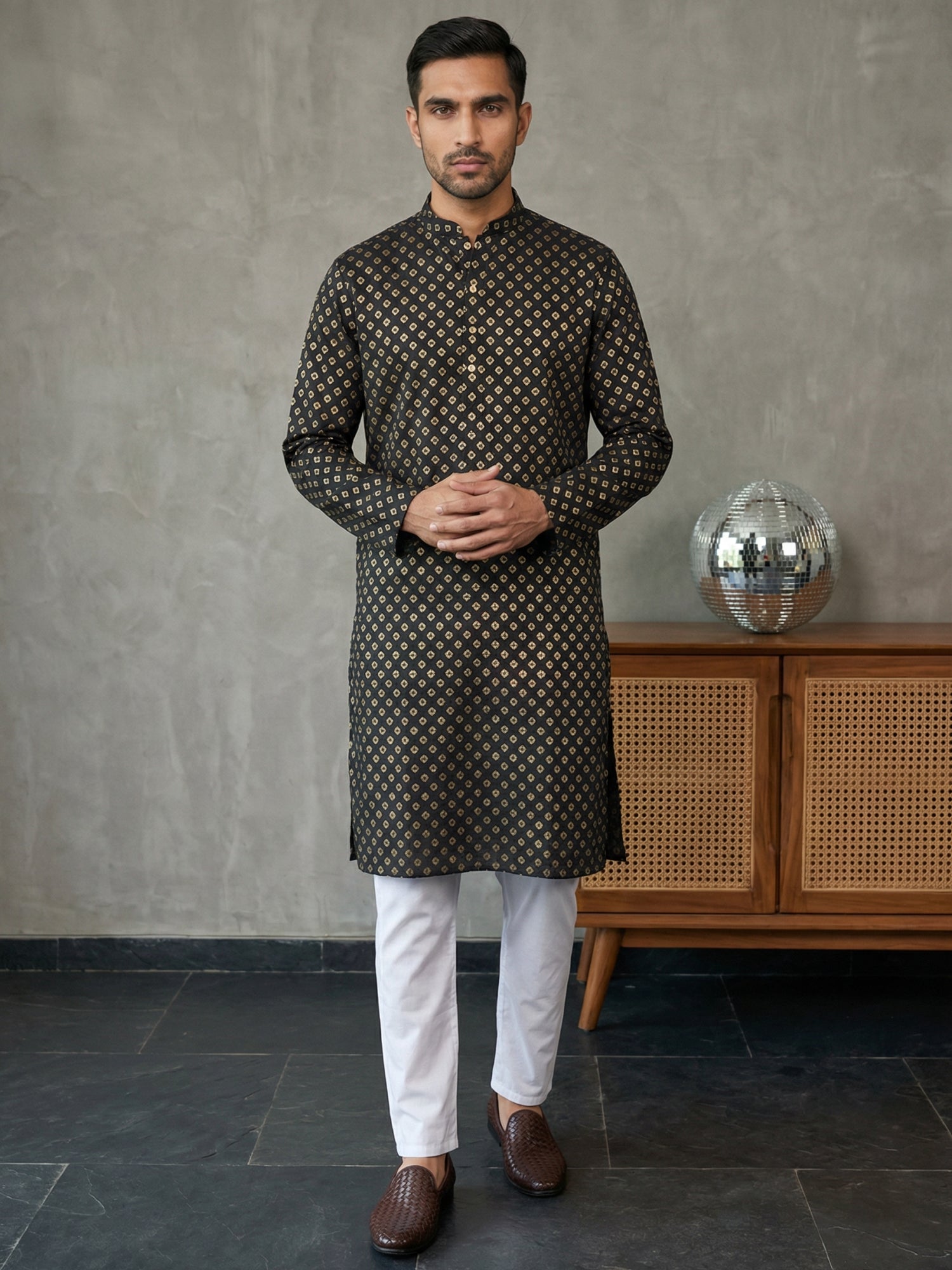 DesiQlo Men Printed Kurta Pyjama Set - Black - 65KP_P_5421Black_S
