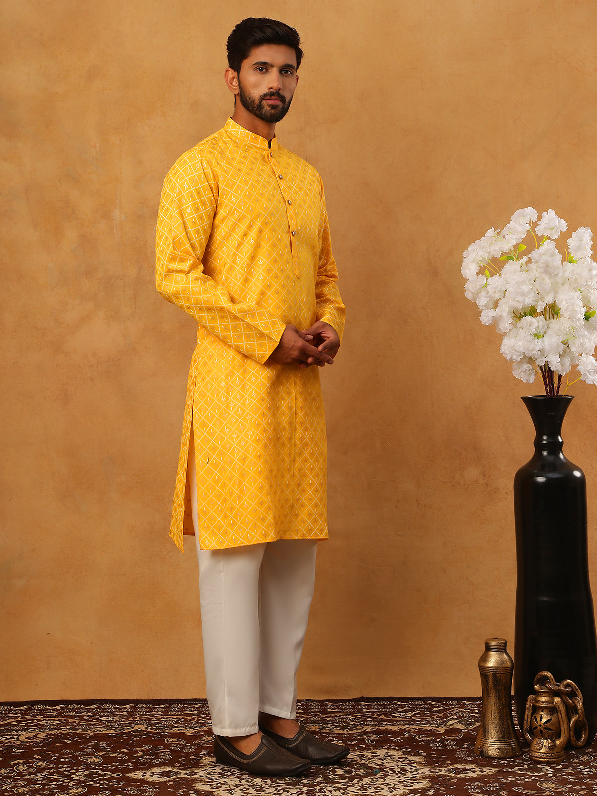 DesiQlo Men Floral Kurta Pyjama Set - Yellow