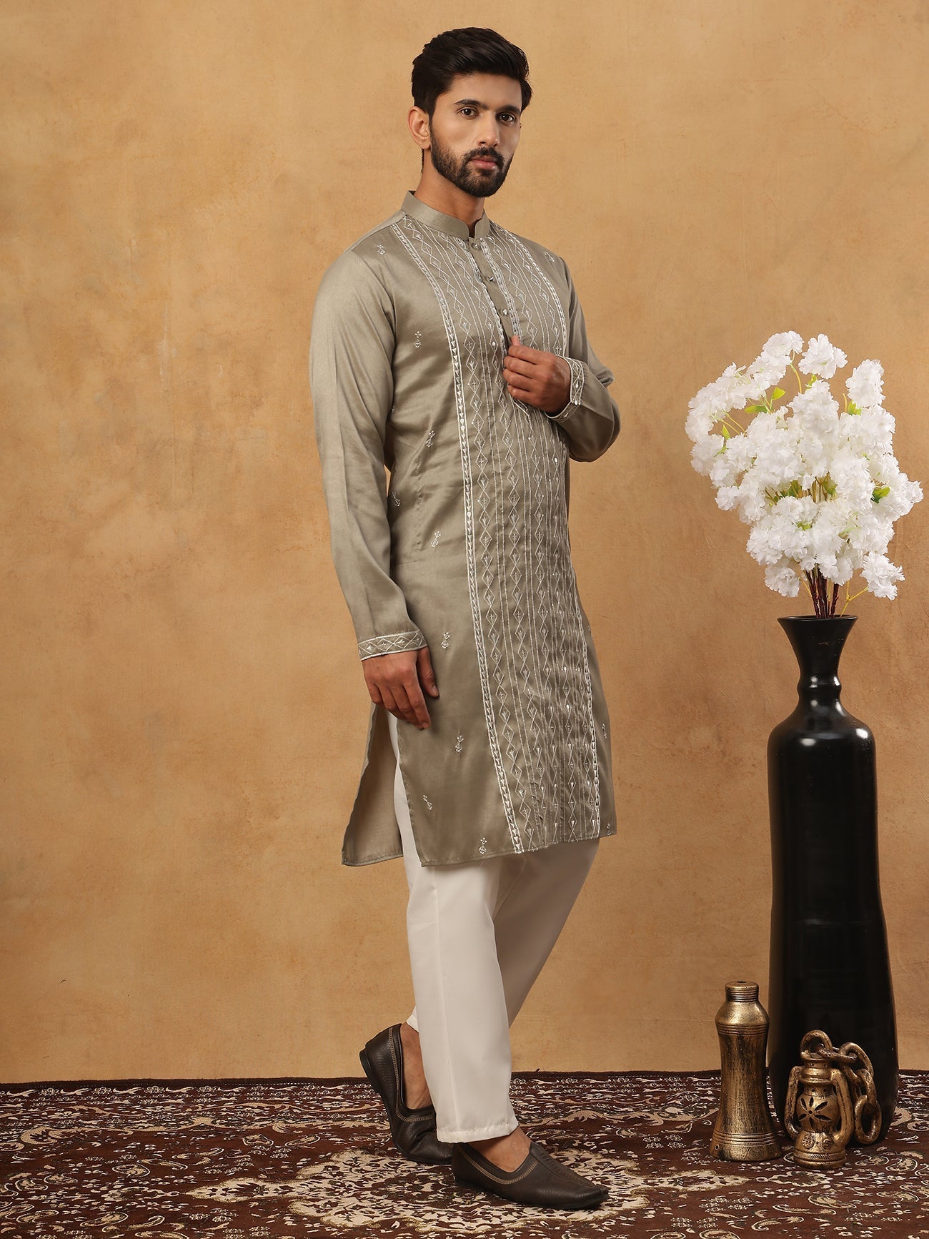 DesiQlo Men Geometric Kurta Pyjama Set - Beige