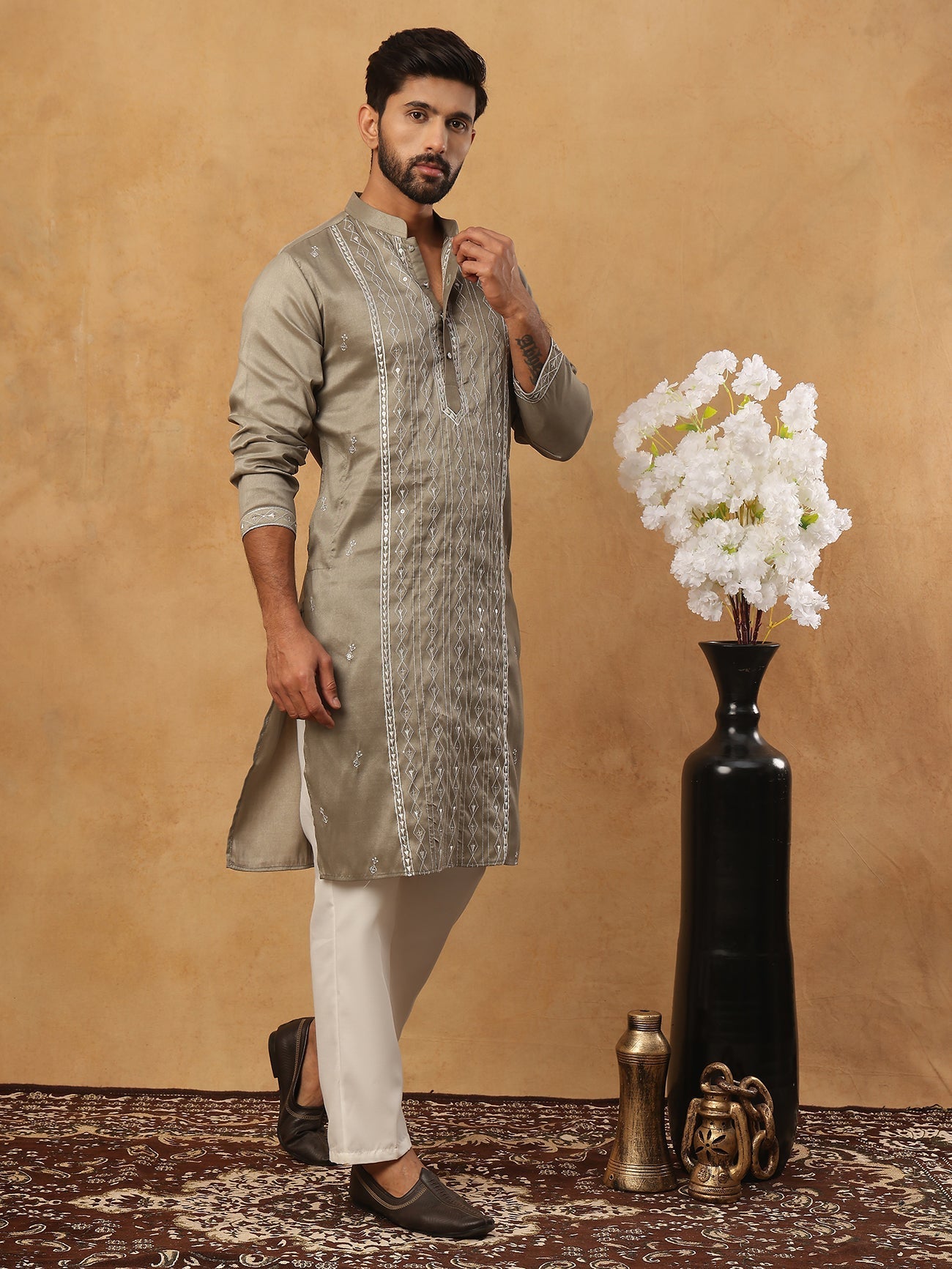 DesiQlo Men Geometric Kurta Pyjama Set - Beige