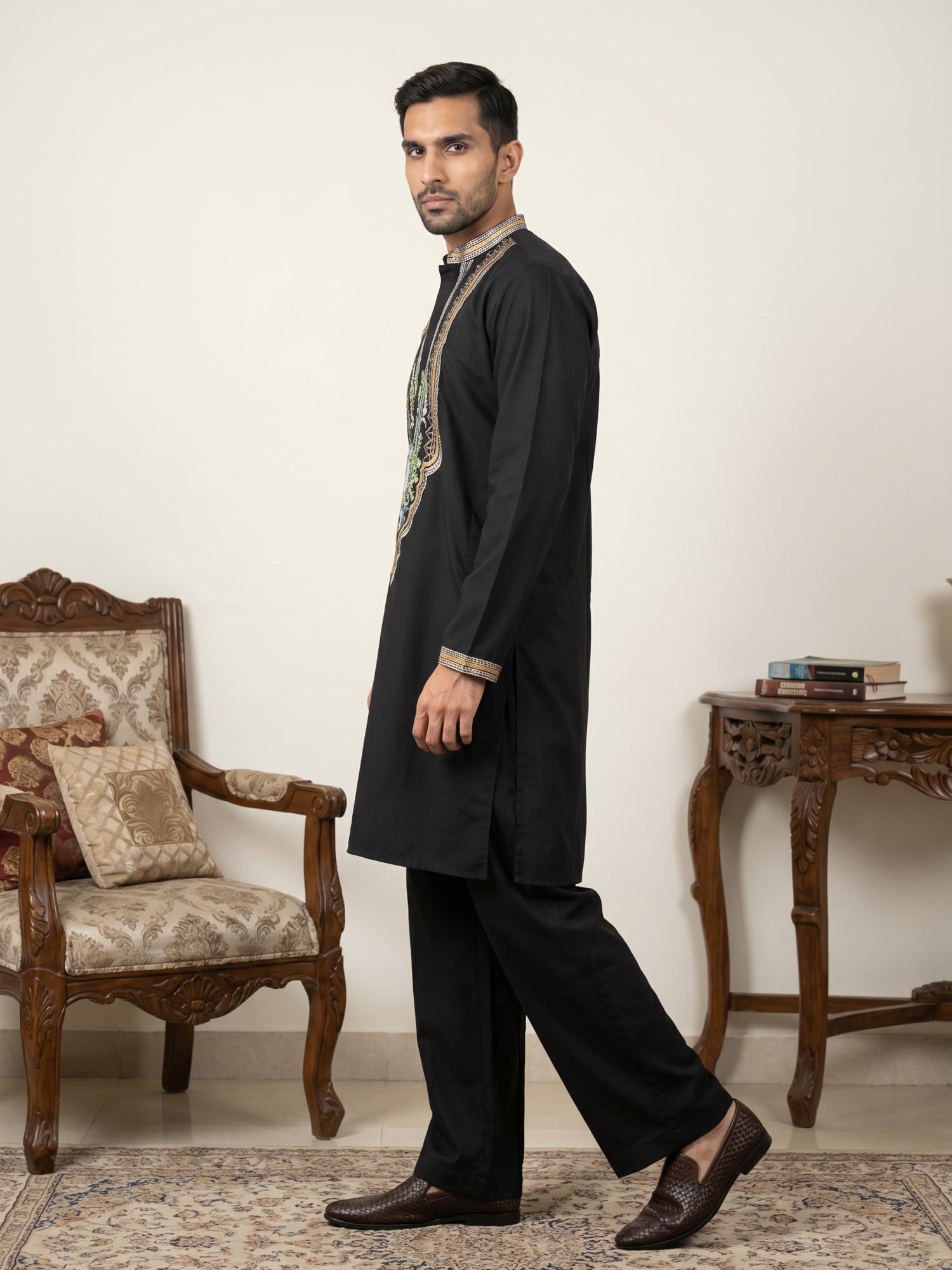 DesiQlo Men Embroidered Kurta Pyjama Set - Black - 65KP_PJ11B_5516Blac