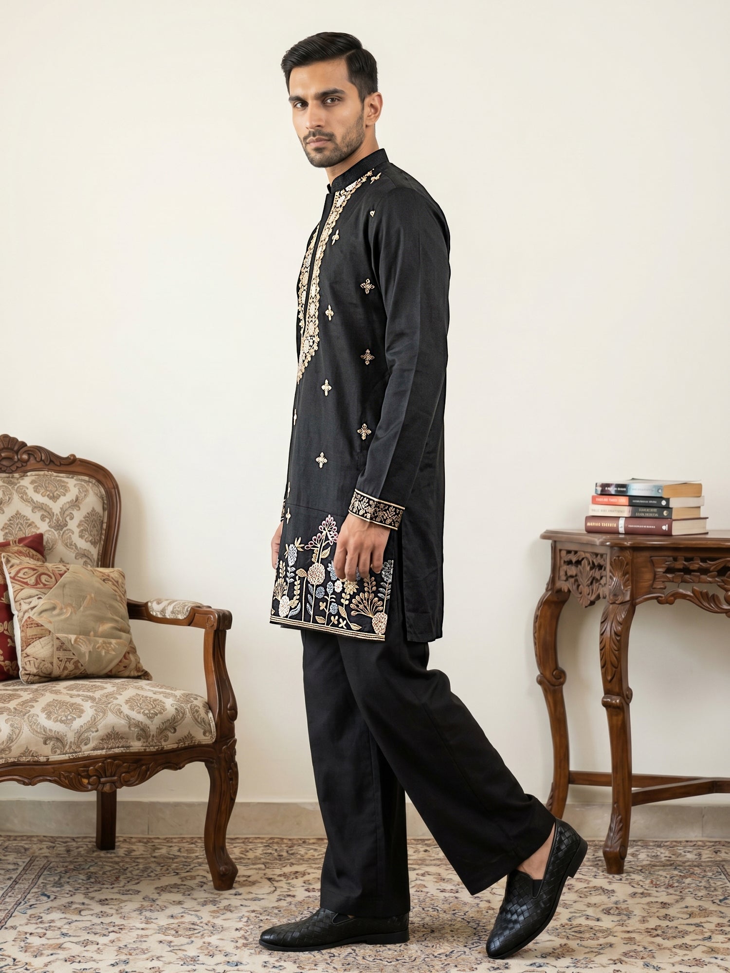 DesiQlo Men Embroidered Kurta Pyjama Set - Black - 65KP_PJ11W_5552Blac