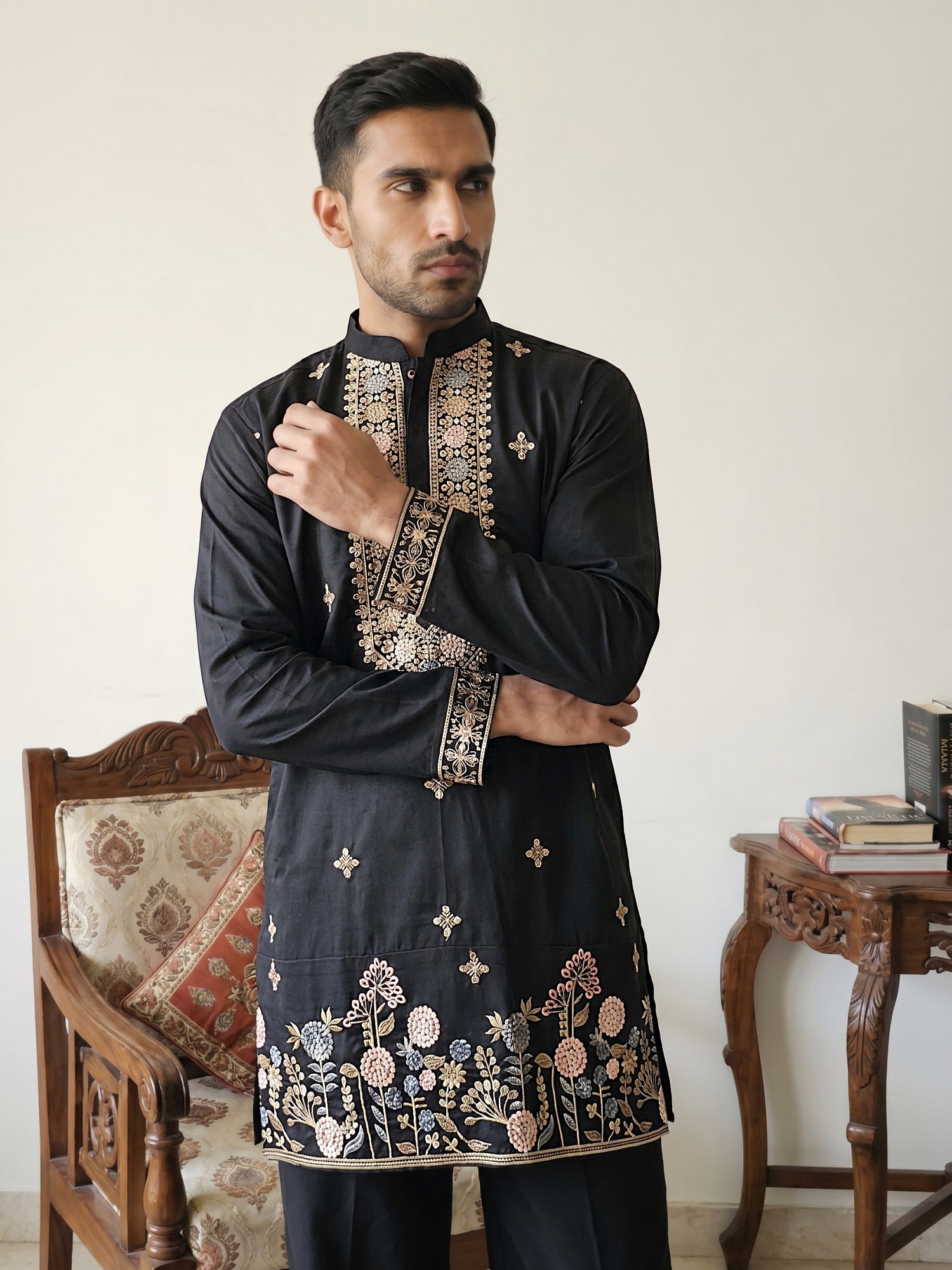 DesiQlo Men Embroidered Kurta Pyjama Set - Black - 65KP_PJ11W_5552Blac