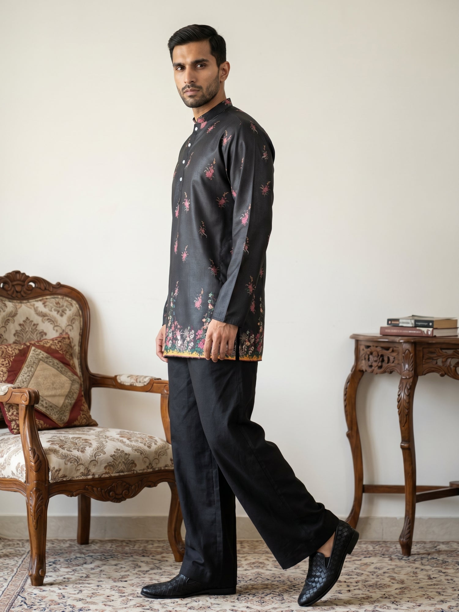 DesiQlo Men Printed Kurta Pyjama Set - Black - 65KP_PJ11B_5568Black_S