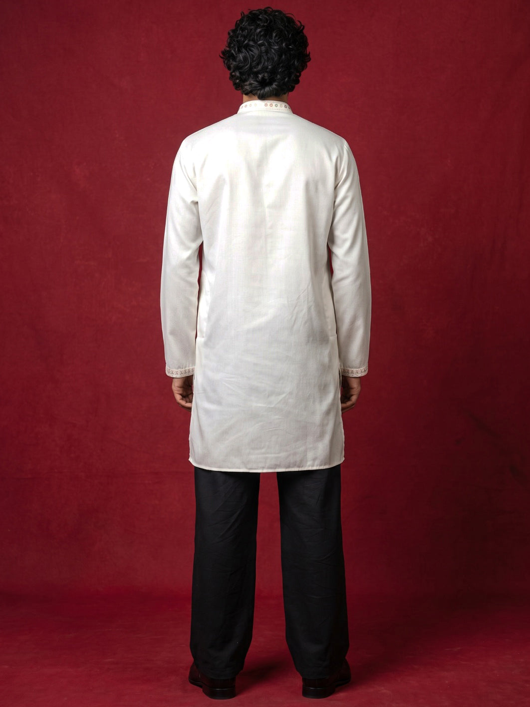 DesiQlo Men Embroidered Kurta Pyjama Set - White - 65KP_PJ11B_5595Whit