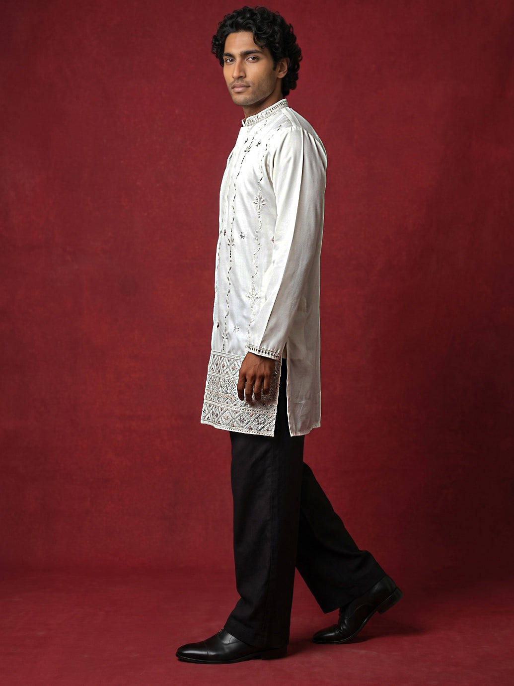 DesiQlo Men Embroidered Kurta Pyjama Set - White - 65KP_PJ11B_5595Whit