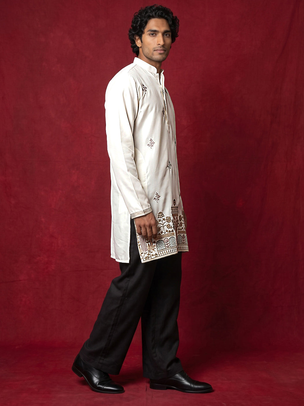 DesiQlo Men Embroidered Kurta Pyjama Set - Beige - 65KP_PJ11B_5599Crea