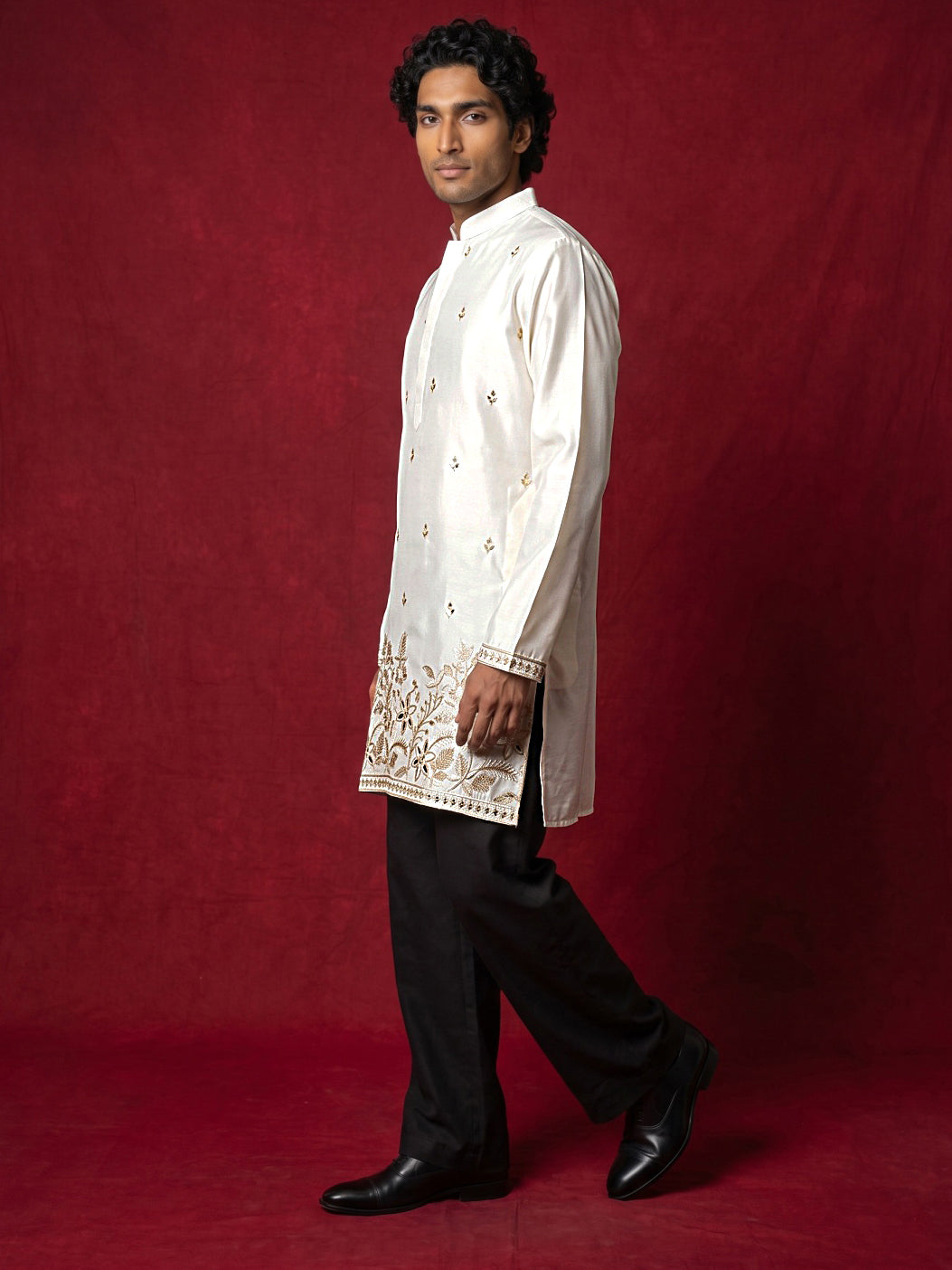 DesiQlo Men Embroidered Kurta Pyjama Set - Beige - 65KP_PJ11B_5601Crea