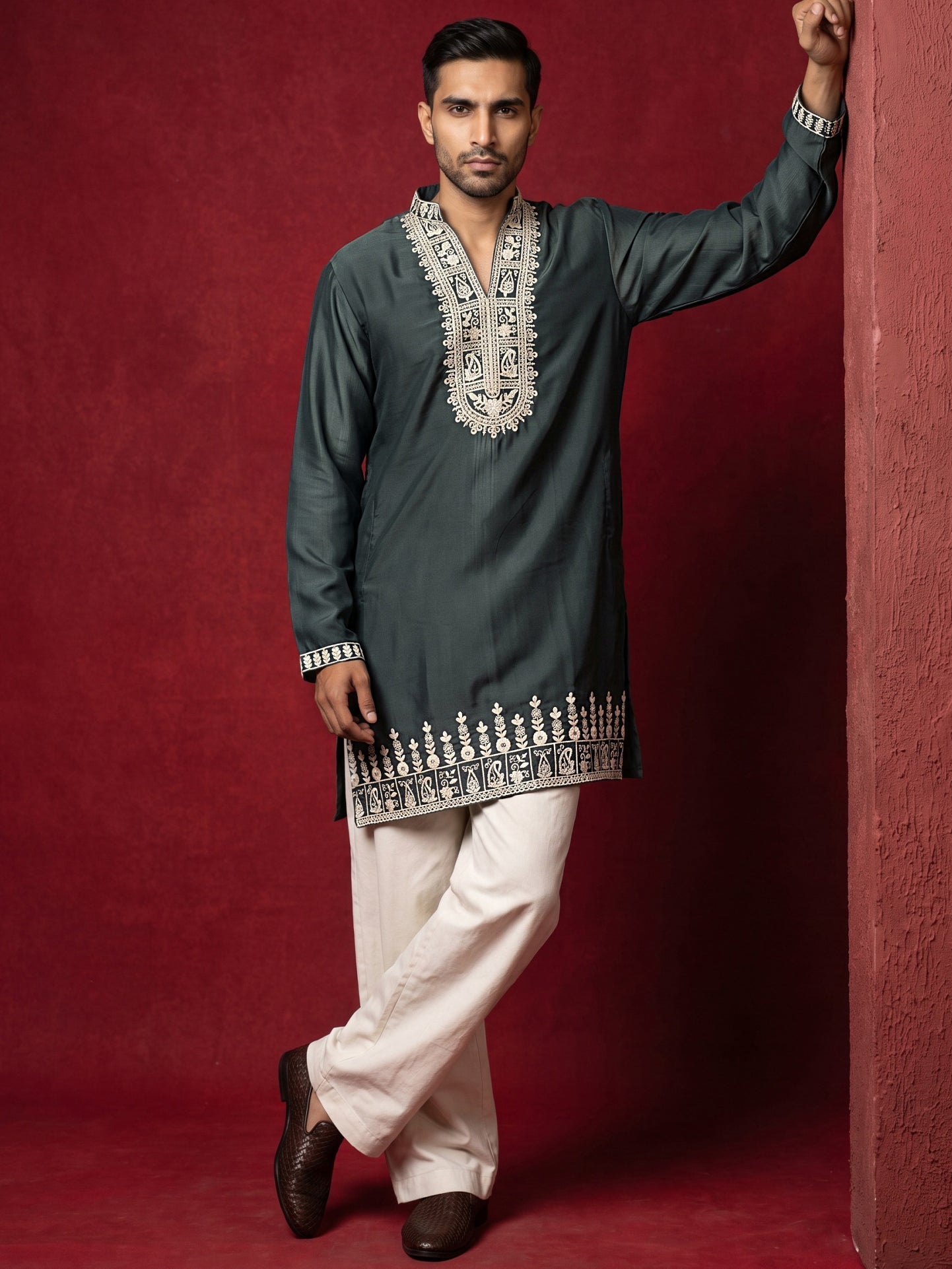 DesiQlo Men Embroidered Kurta Pyjama Set - Green