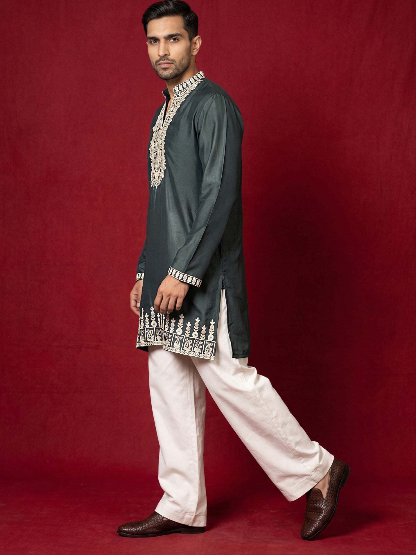 DesiQlo Men Embroidered Kurta Pyjama Set - Green