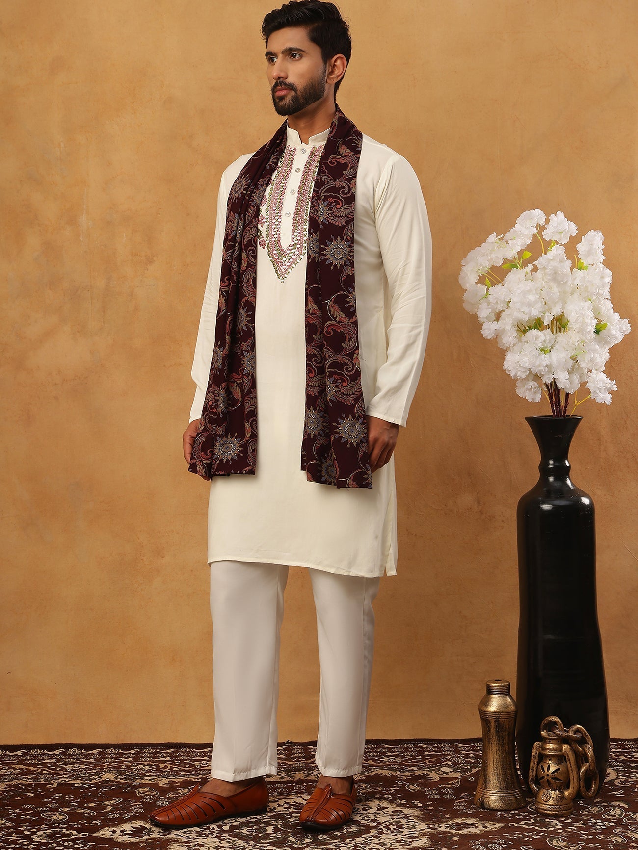 DesiQlo Men Geometric Kurta Pyjama Set - White - 65KP_D_5433Off-White_