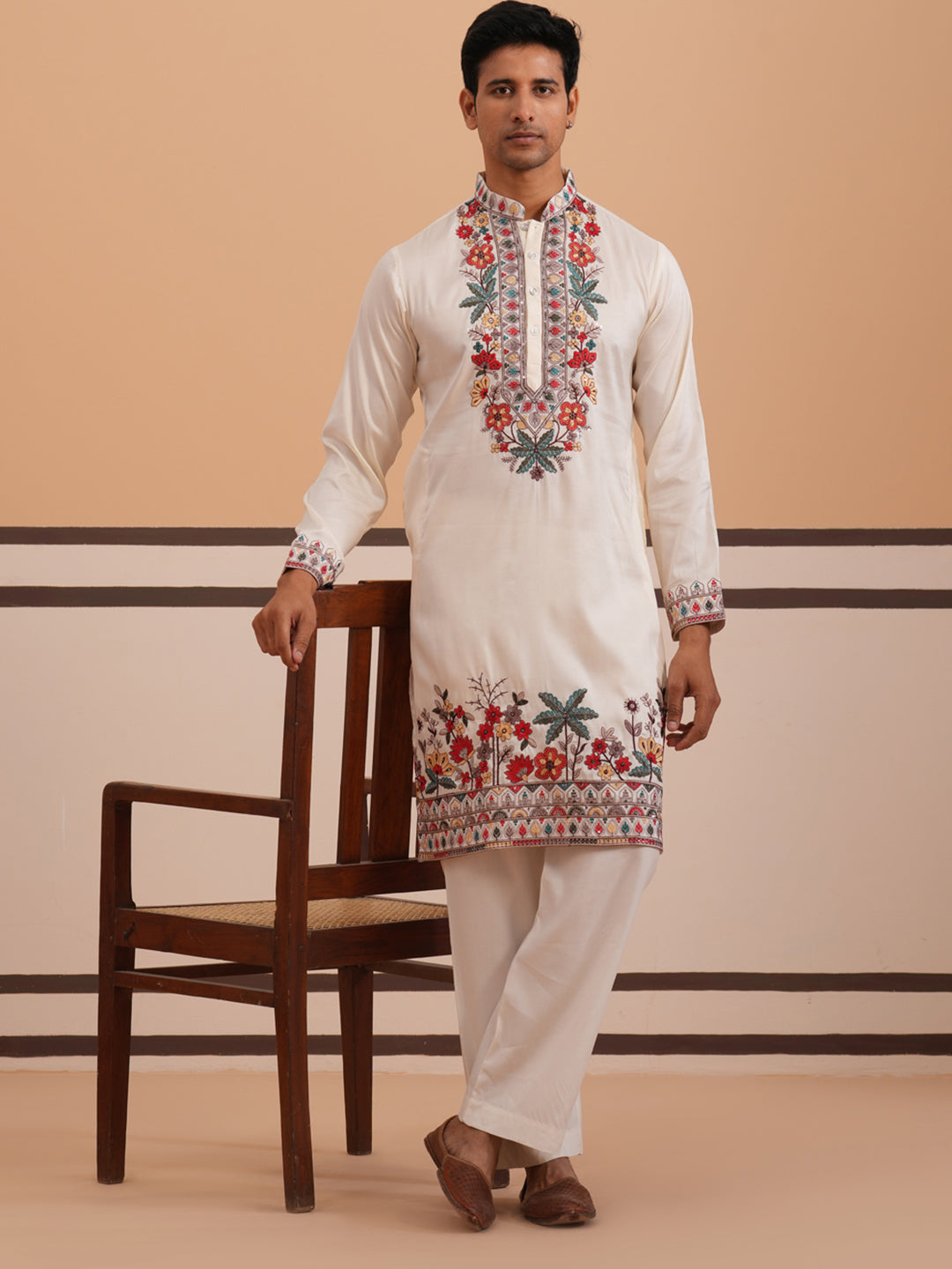 DesiQlo Men Embroidered Kurta Pyjama Set - White - 65KP_PJ11W_5356Whit