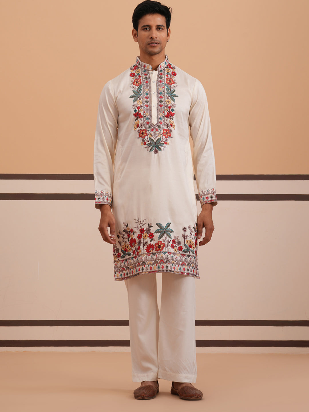 DesiQlo Men Embroidered Kurta Pyjama Set - White - 65KP_PJ11W_5356Whit