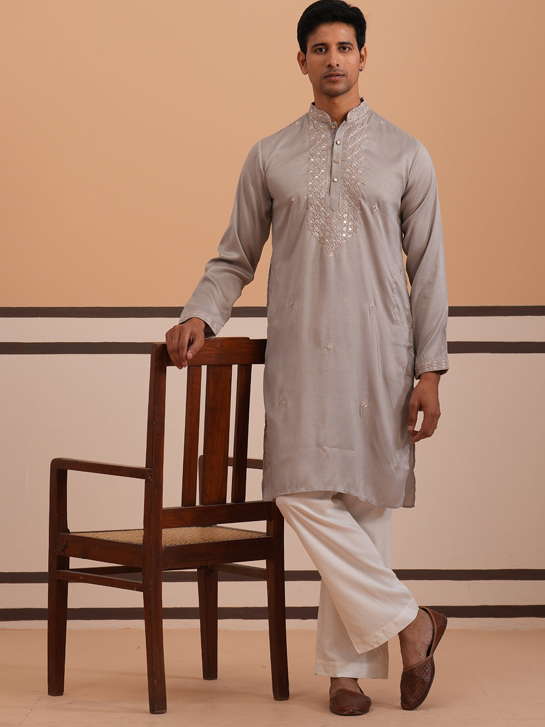 DesiQlo Men Embroidered Kurta Pyjama Set - Grey - 65KP_PJ11W_5358Grey_