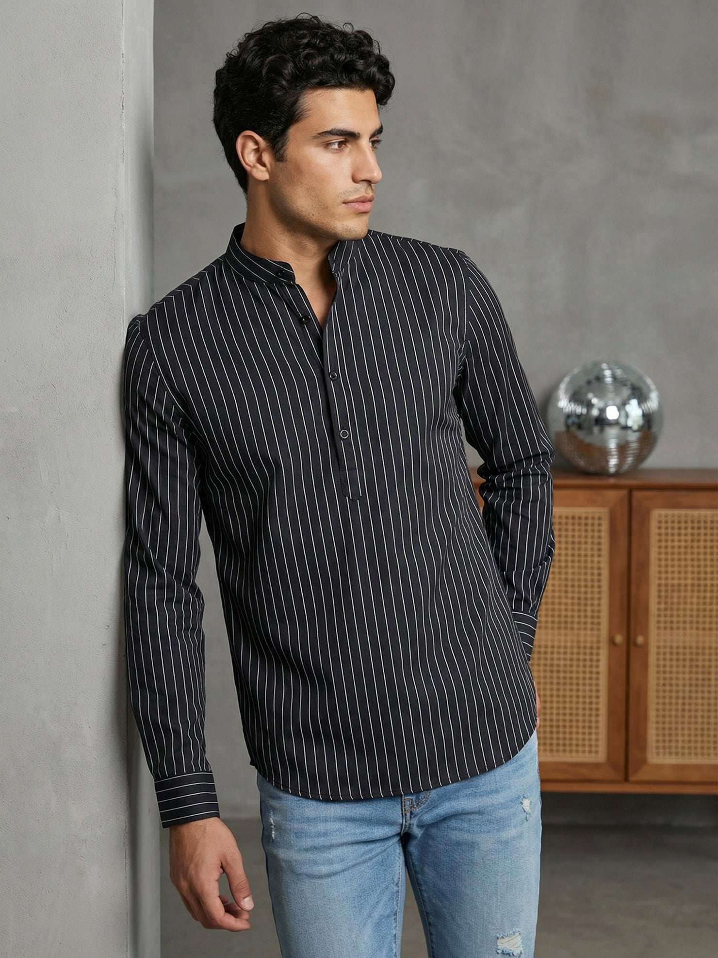DesiQlo Men Striped Kurta Only - Black