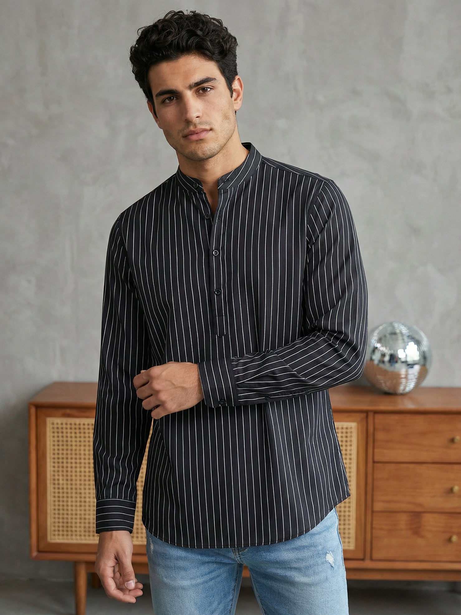 DesiQlo Men Striped Kurta Only - Black