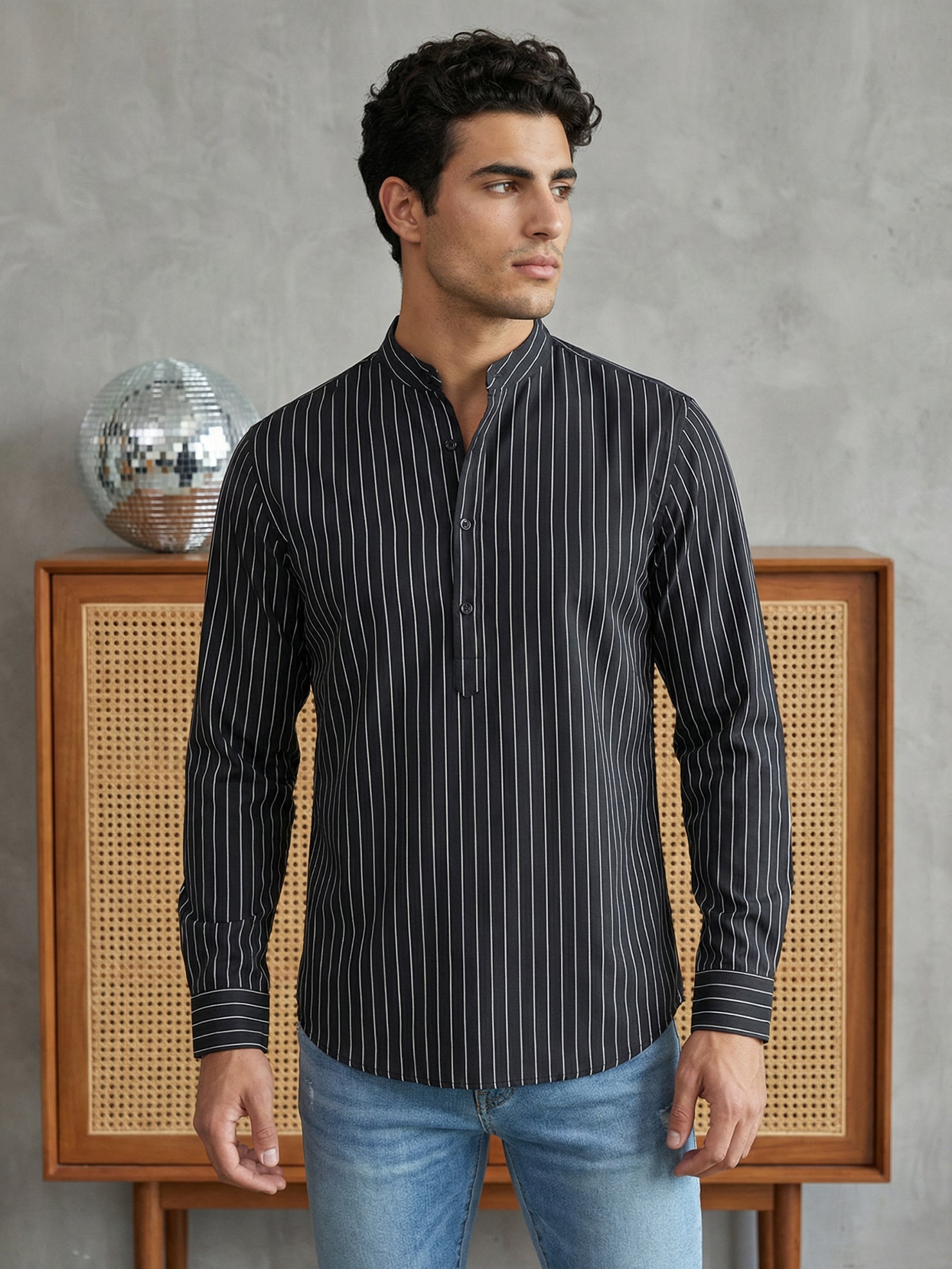 DesiQlo Men Striped Kurta Only - Black