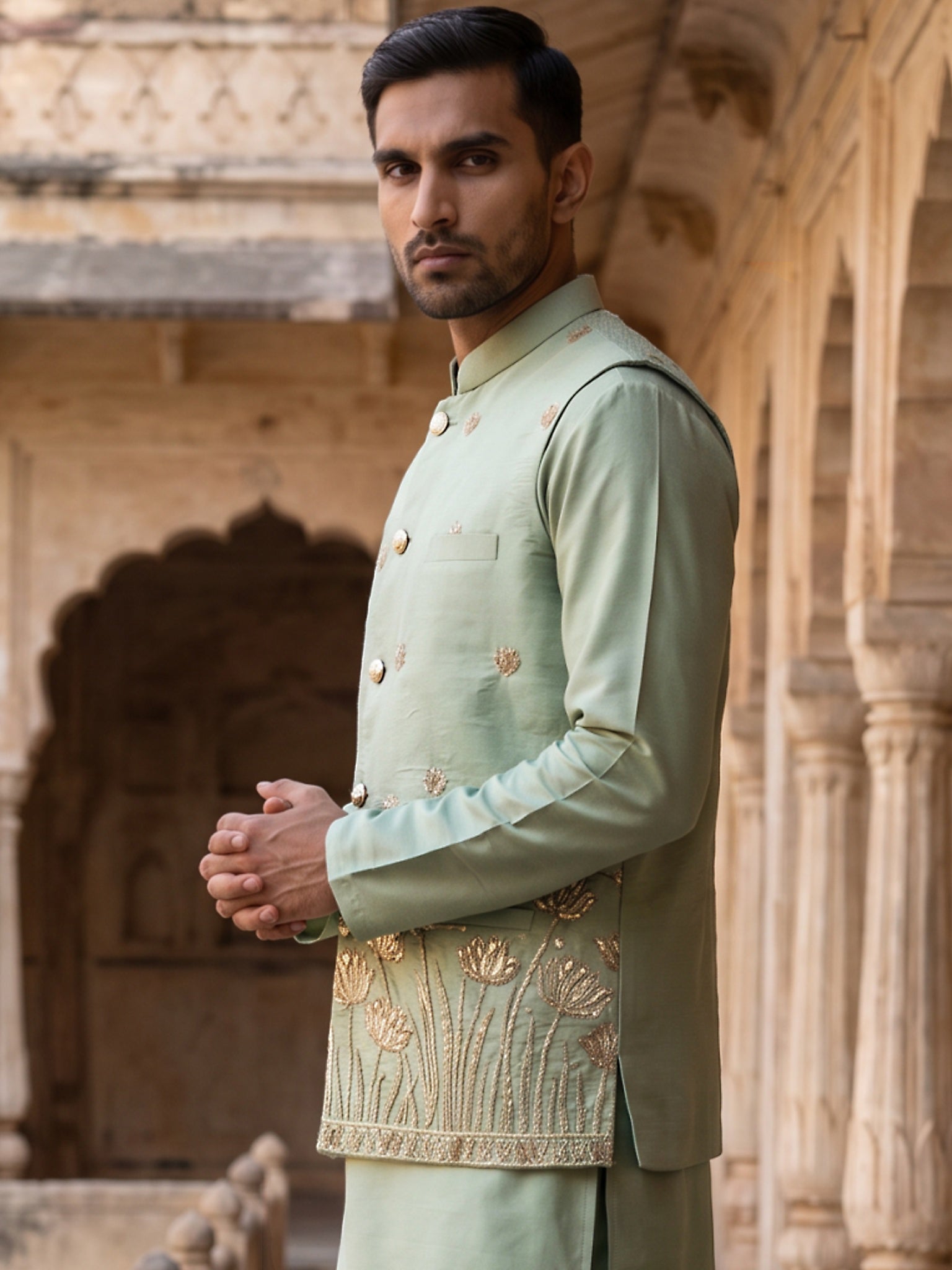 DesiQlo Men Embroidered Nehru Jacket and Kurta Pyjama Set - Green