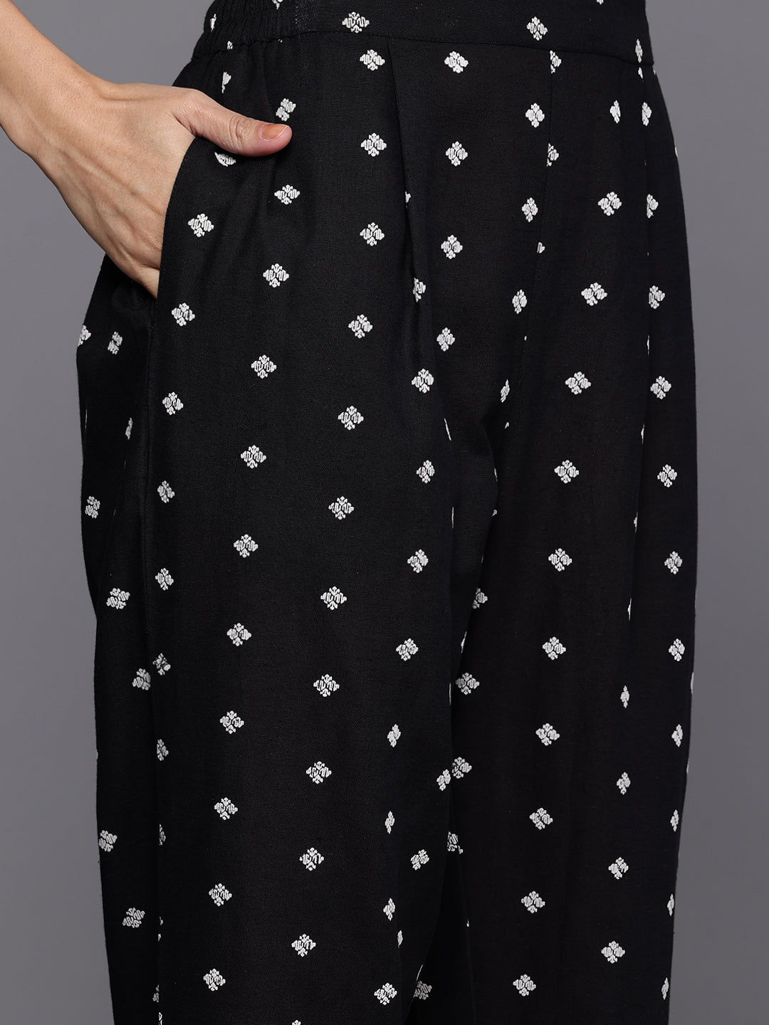 Geometric Printed Regular Kurta with Trousers