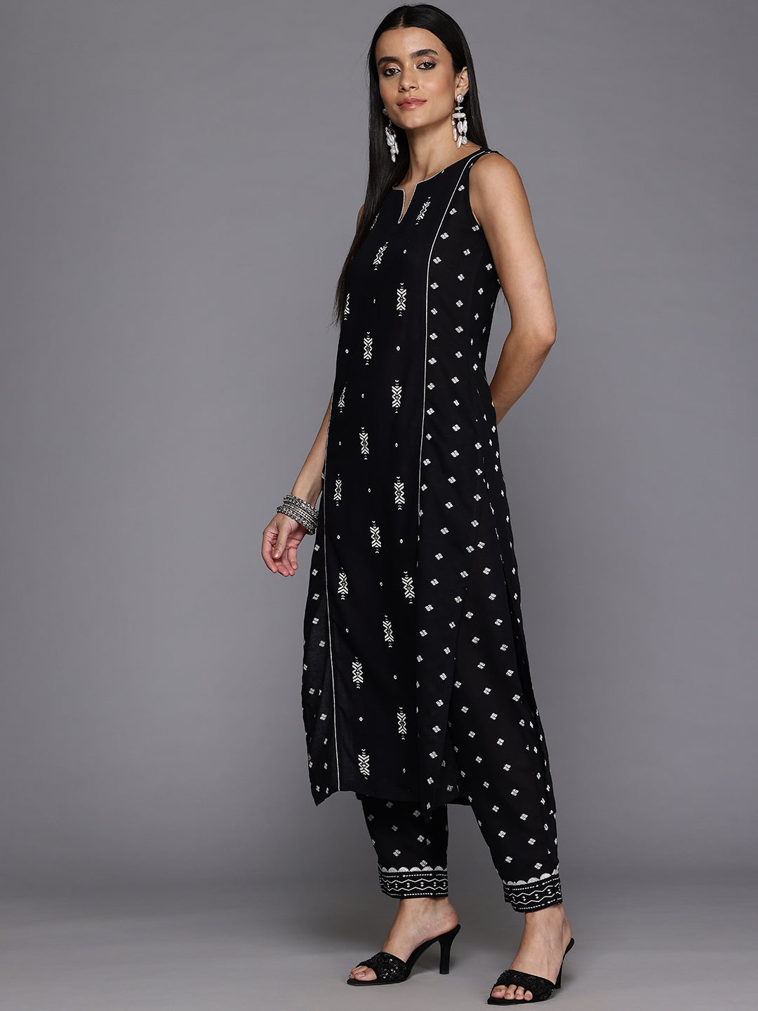 Geometric Printed Regular Kurta with Trousers