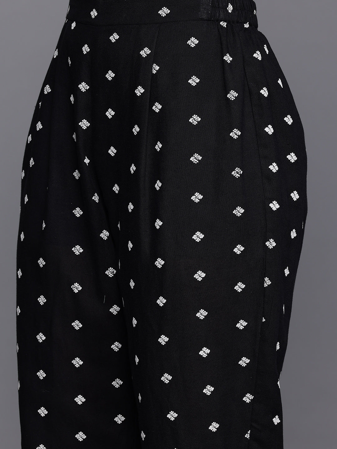 Geometric Printed Kurta with Trousers & With Dupatt