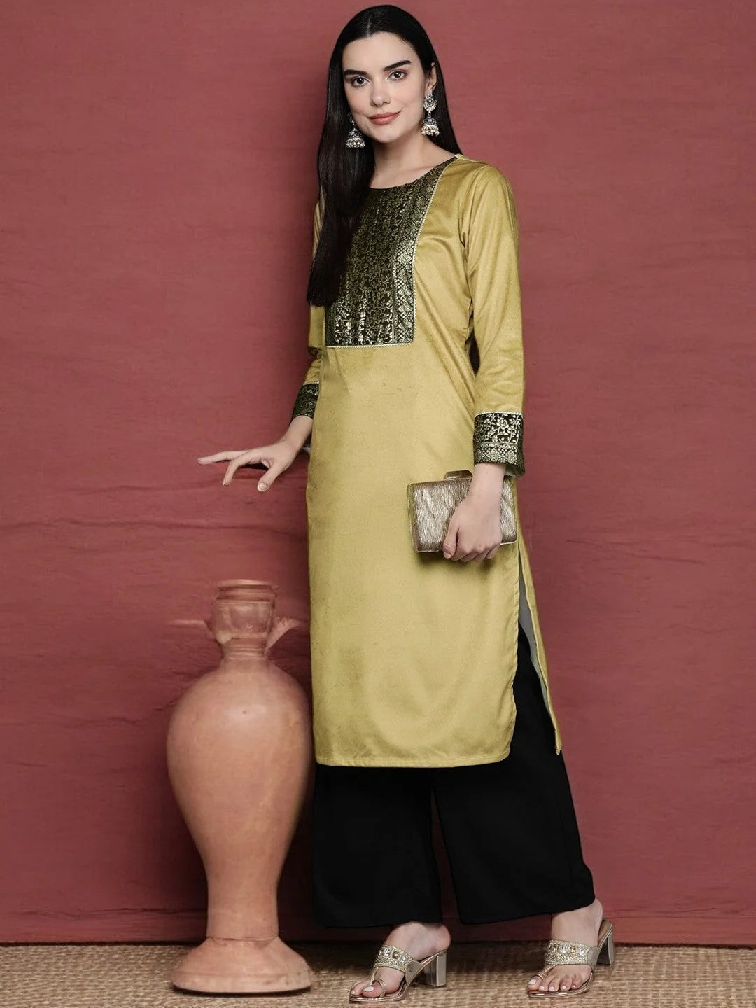Women Floral Yoke Design Gotta Patti Velvet Kurta-AHKUVLGP-1116