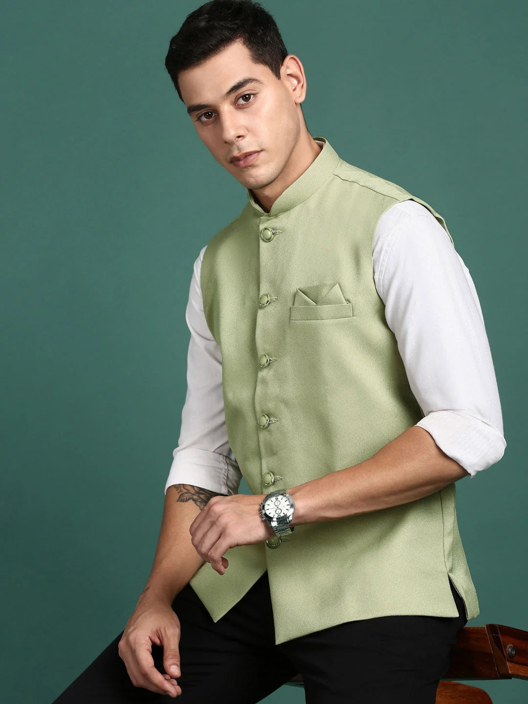 Men's Solid Green Slim Fit Nehru Jacket | DesiQlo