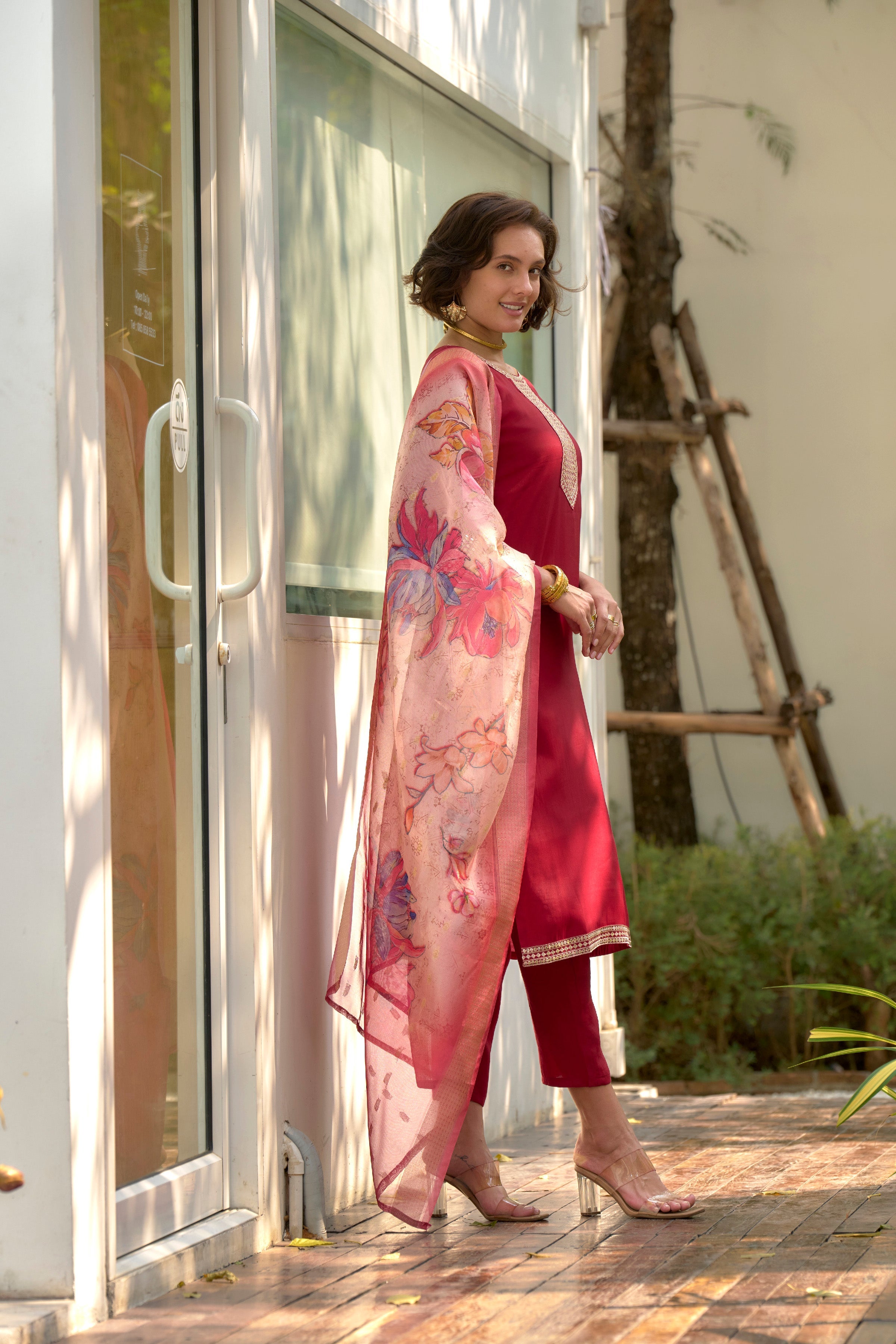 Women's Red Roman Embroidered Kurta Pant With Dupatta