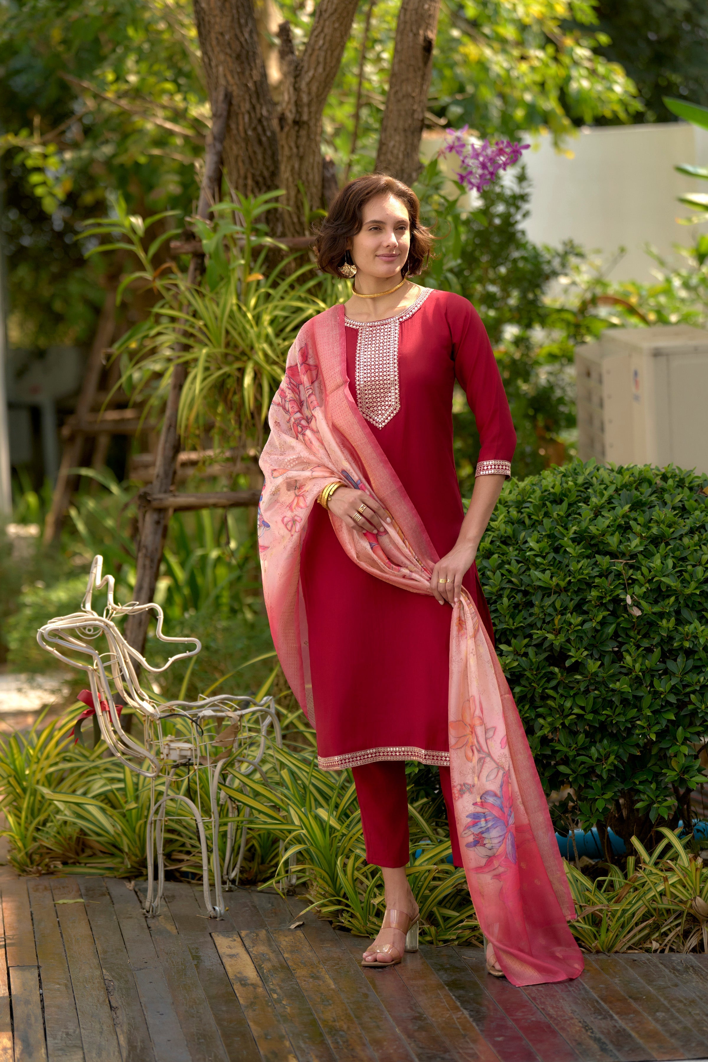 Women's Red Roman Embroidered Kurta Pant With Dupatta