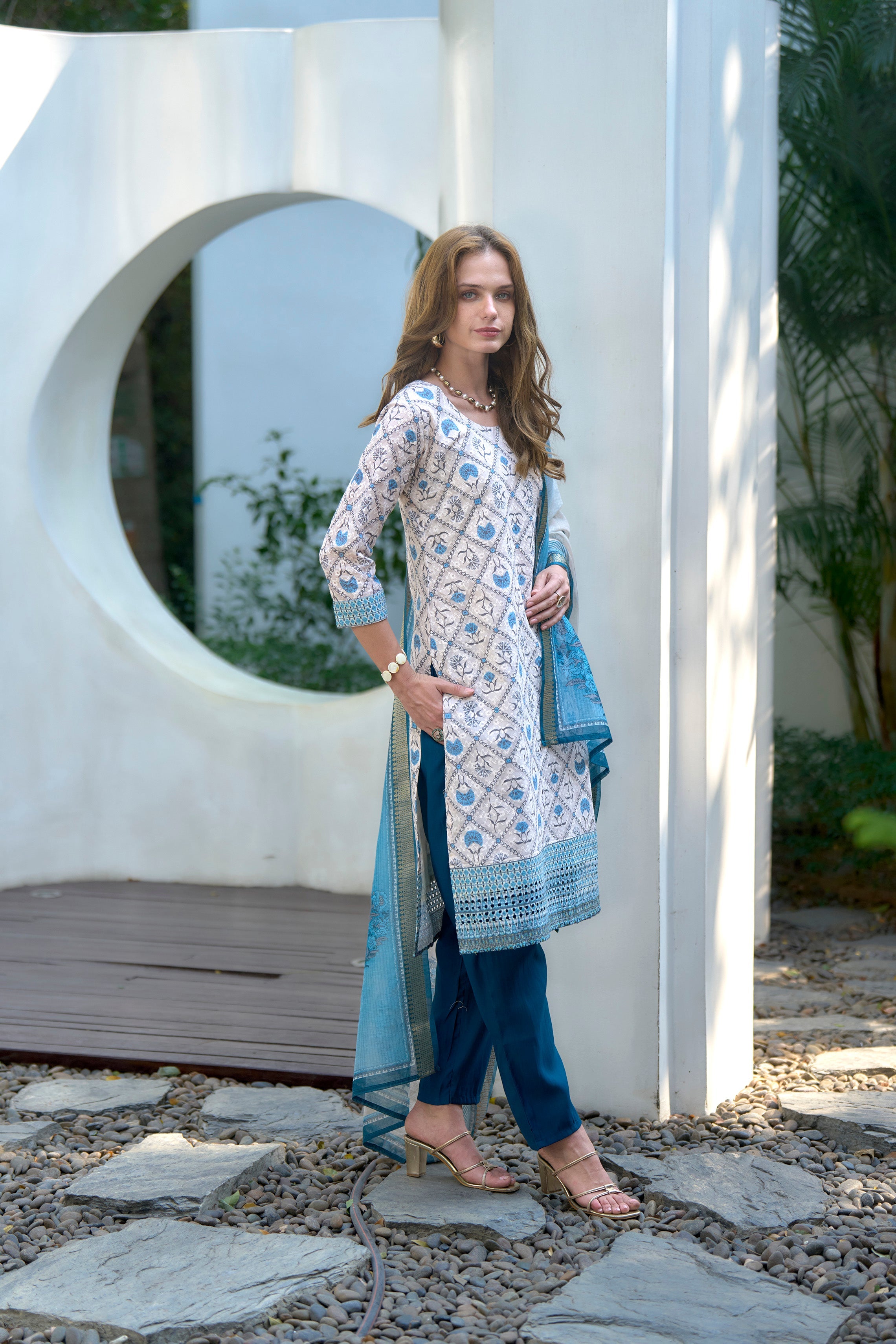 Women's Cotton White  Floral Printed With Chikankari Embroidered Kurta Pant With Dupatta