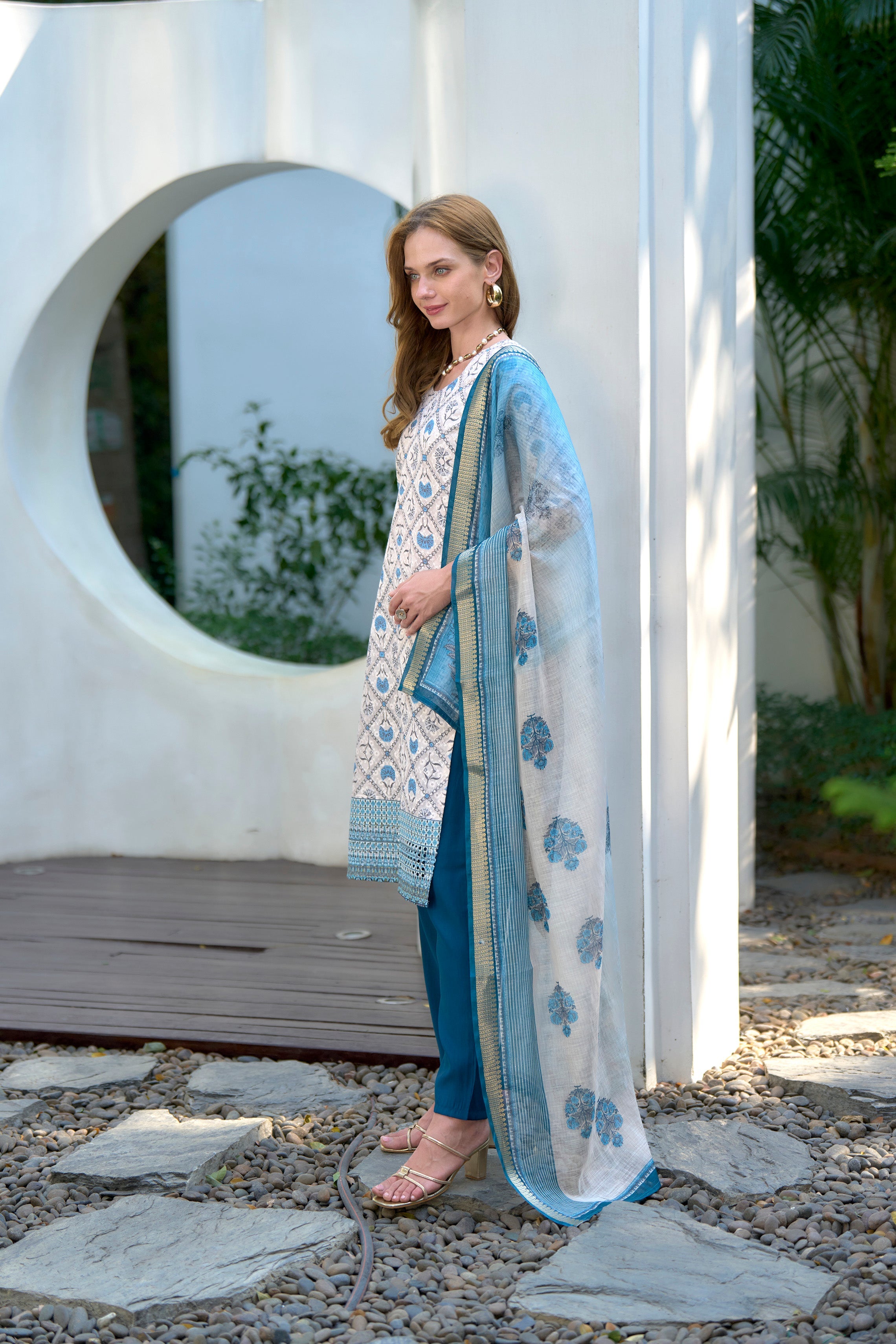 Women's Cotton White  Floral Printed With Chikankari Embroidered Kurta Pant With Dupatta