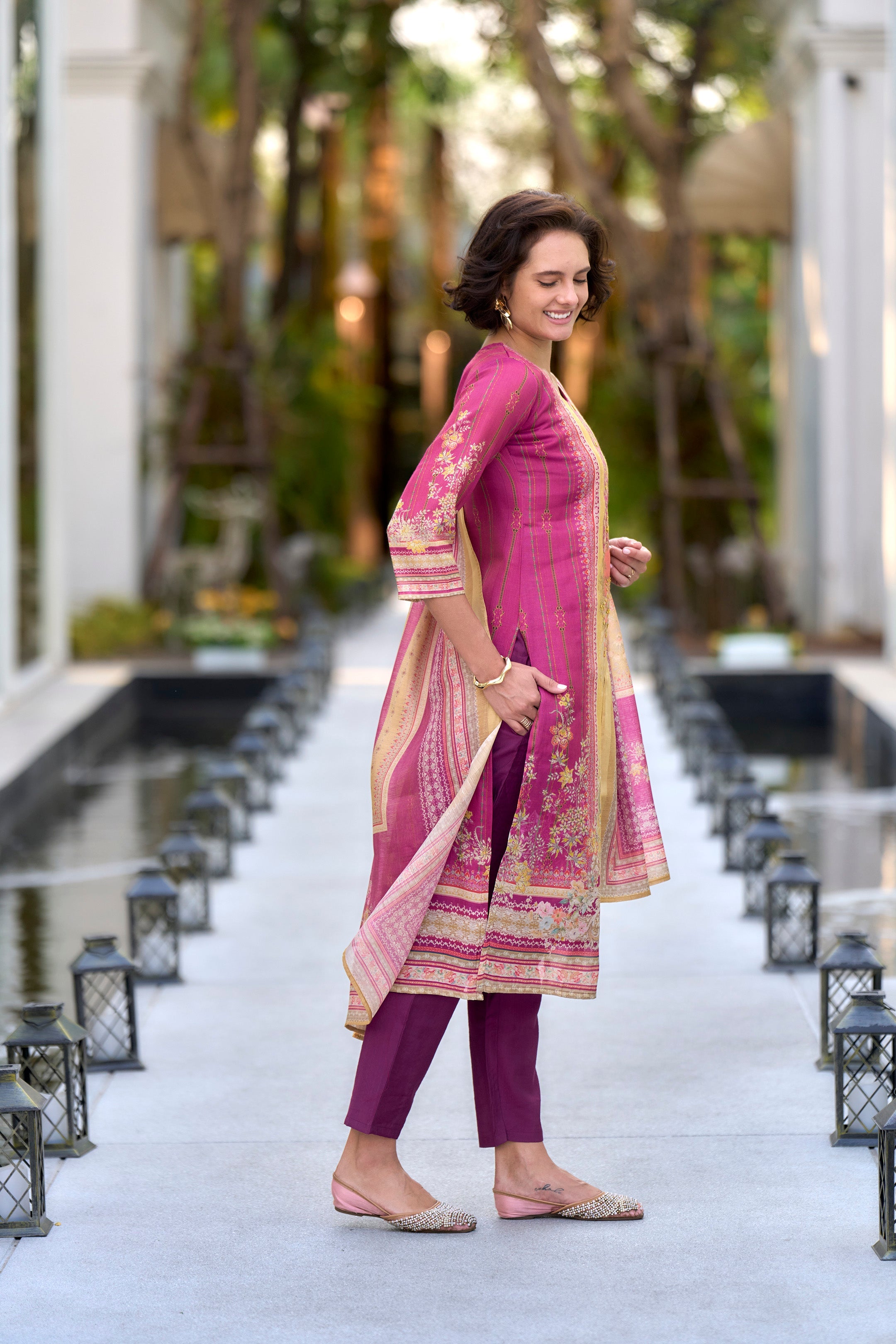 Women's Silk Blend Pink Embroidered Kurta Pant With Dupatta