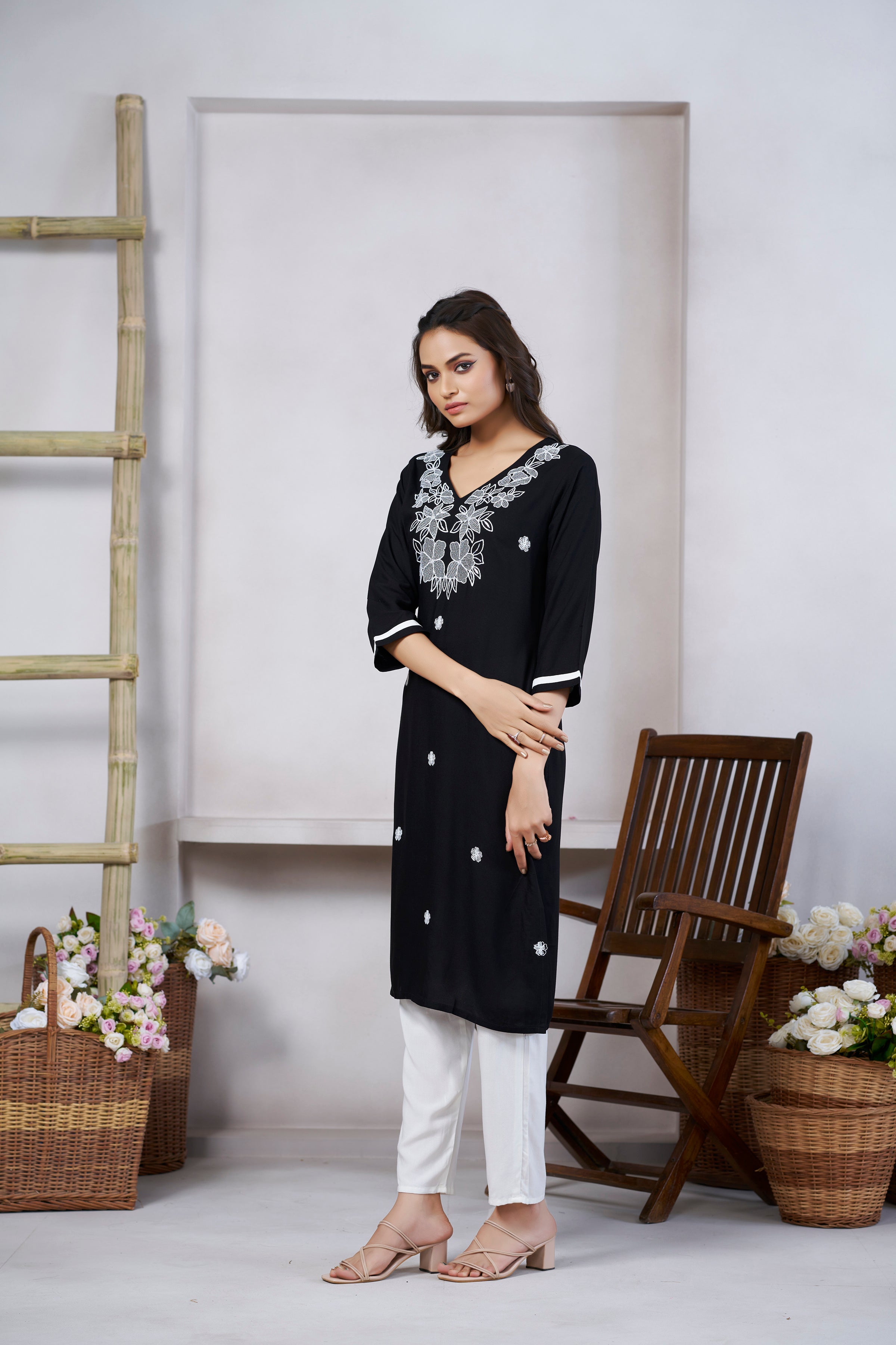 Women's Viscose Rayon Black Floral Embroidery Kurti