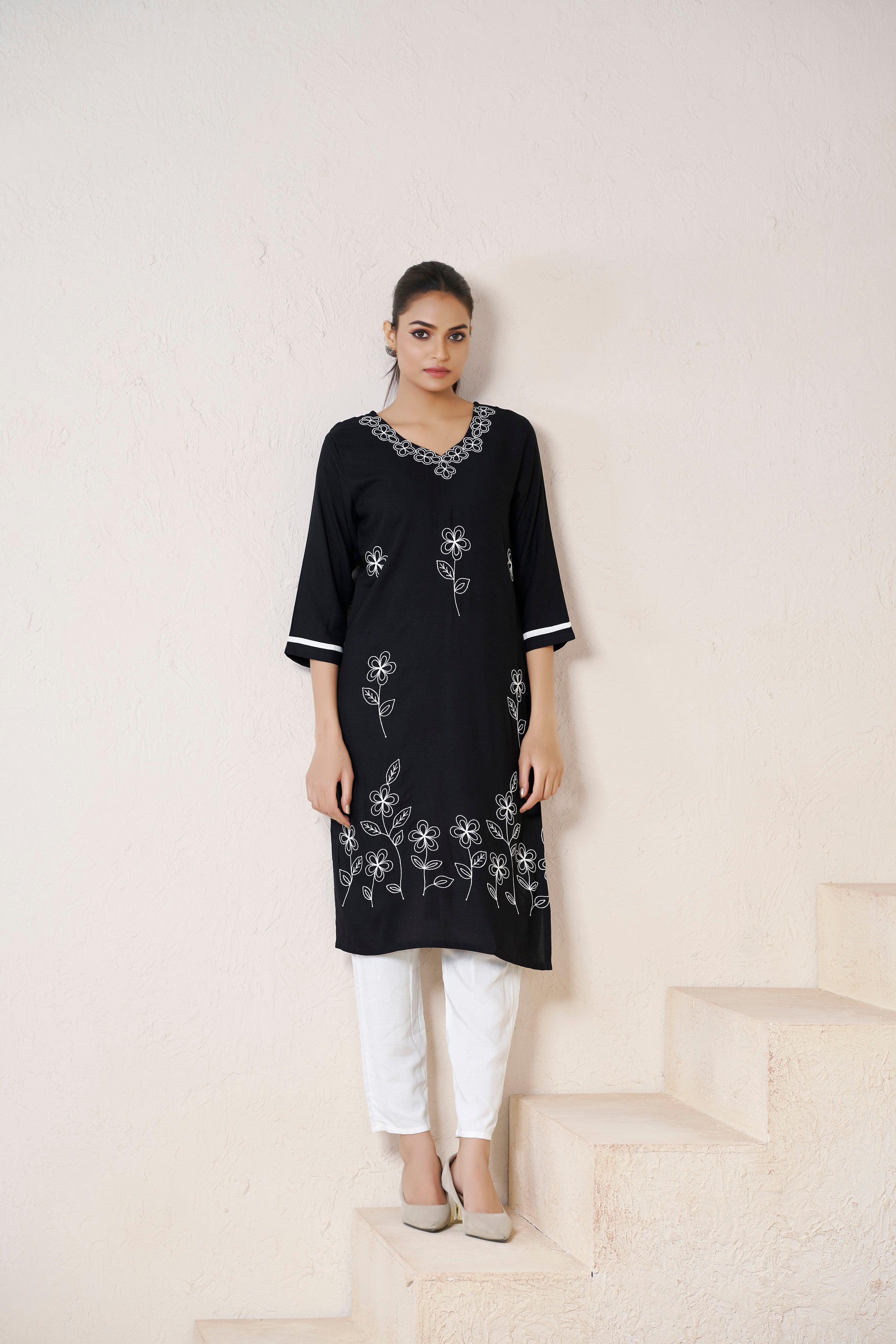 Women's Viscose Rayon Black Floral Embroidery Kurti