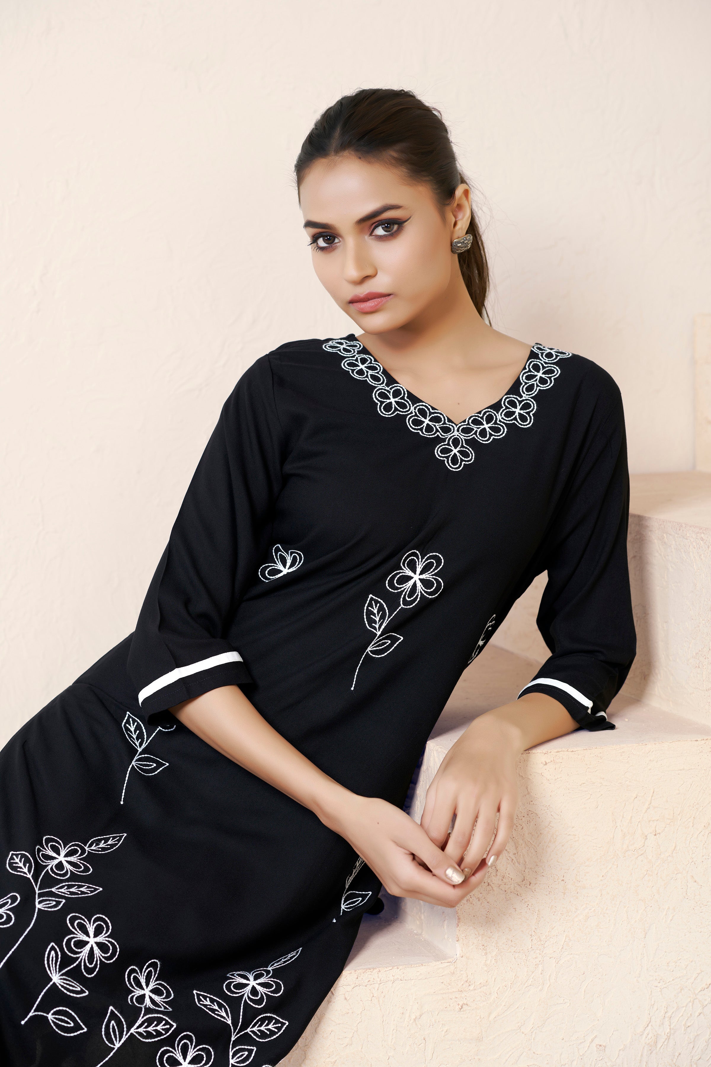 Women's Viscose Rayon Black Floral Embroidery Kurti