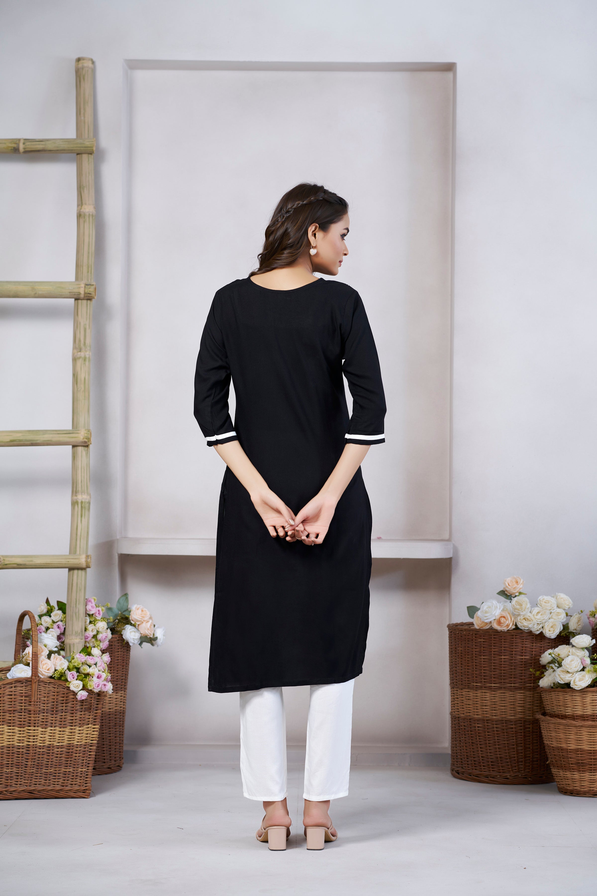 Women's Viscose Rayon Black Floral Embroidery Kurti